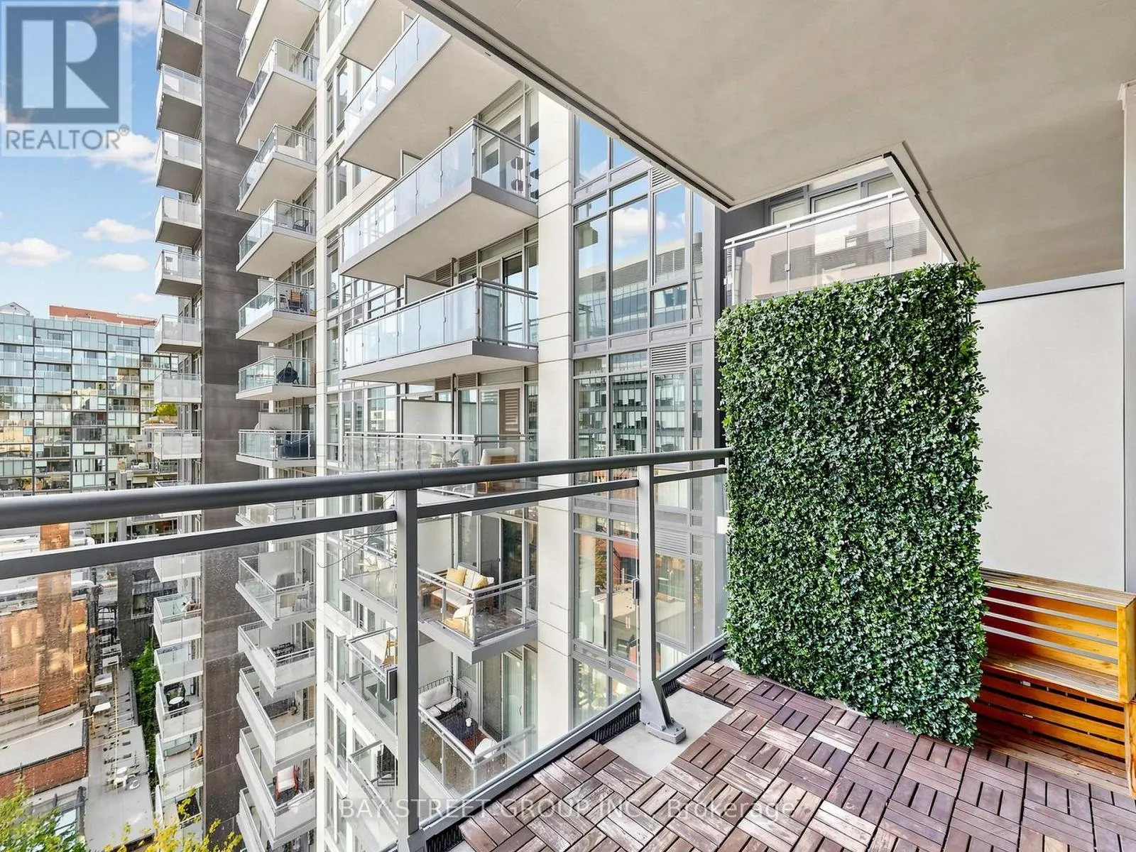 1118 - 525 ADELAIDE STREET W