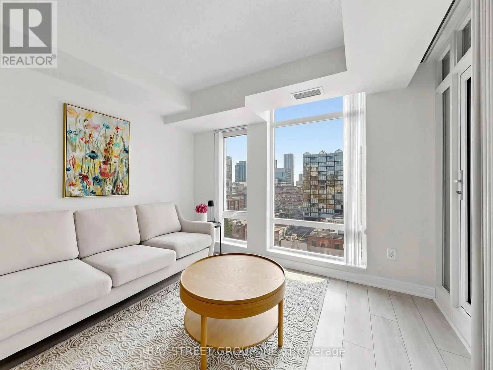 1118 - 525 ADELAIDE STREET W
