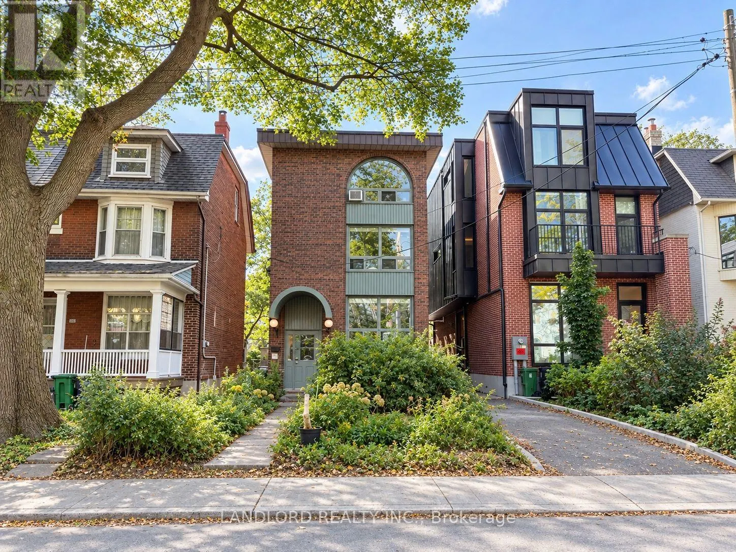 201 - 176 HOWLAND AVENUE