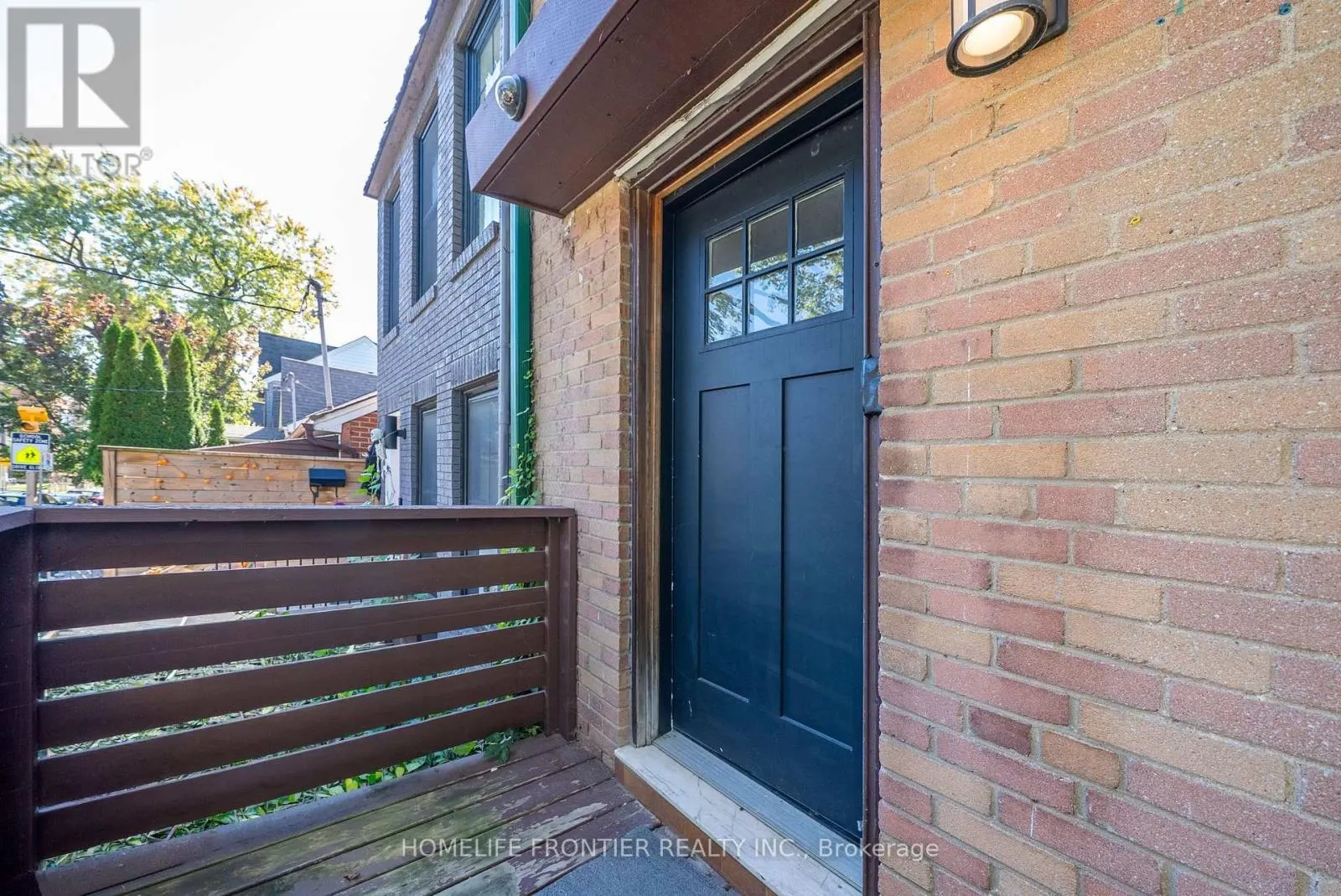 UPPER - 122 MANNING AVENUE