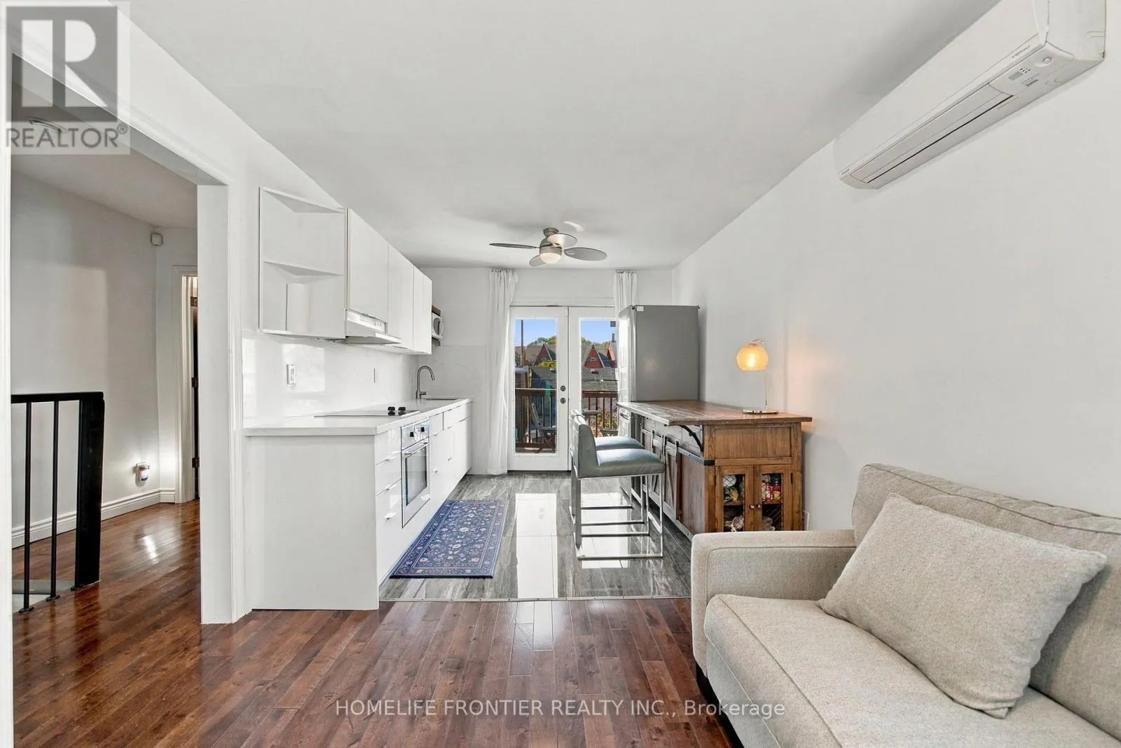UPPER - 122 MANNING AVENUE