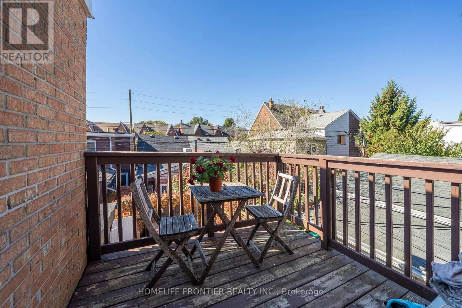 UPPER - 122 MANNING AVENUE