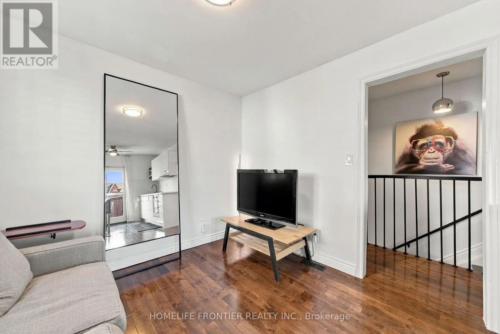 UPPER - 122 MANNING AVENUE