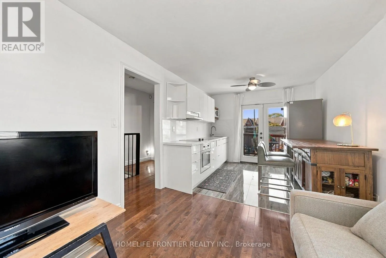 UPPER - 122 MANNING AVENUE