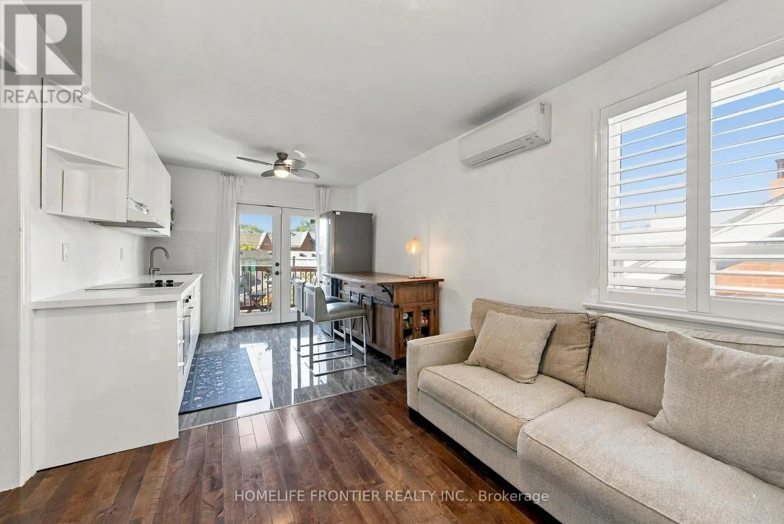 UPPER - 122 MANNING AVENUE