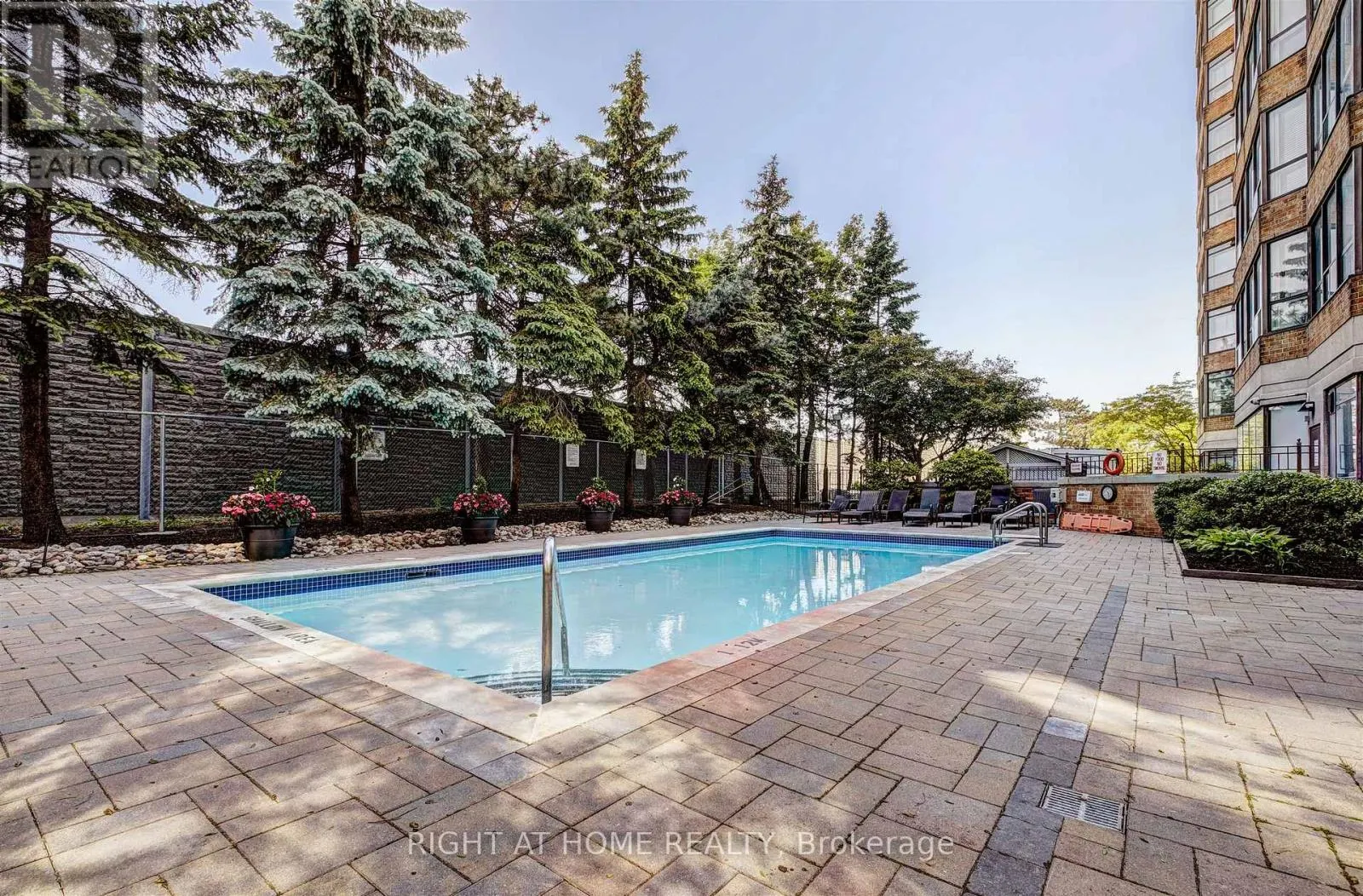 611 - 268 RIDLEY BOULEVARD