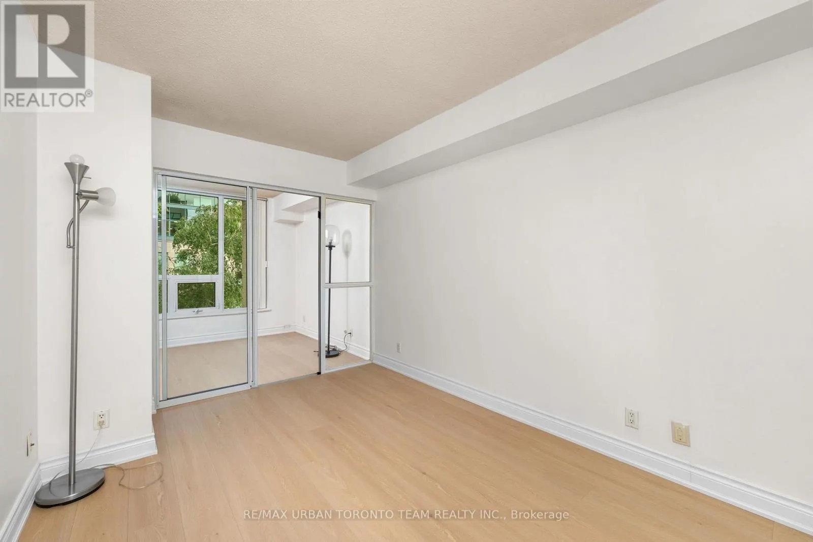 418 - 92 KING STREET E