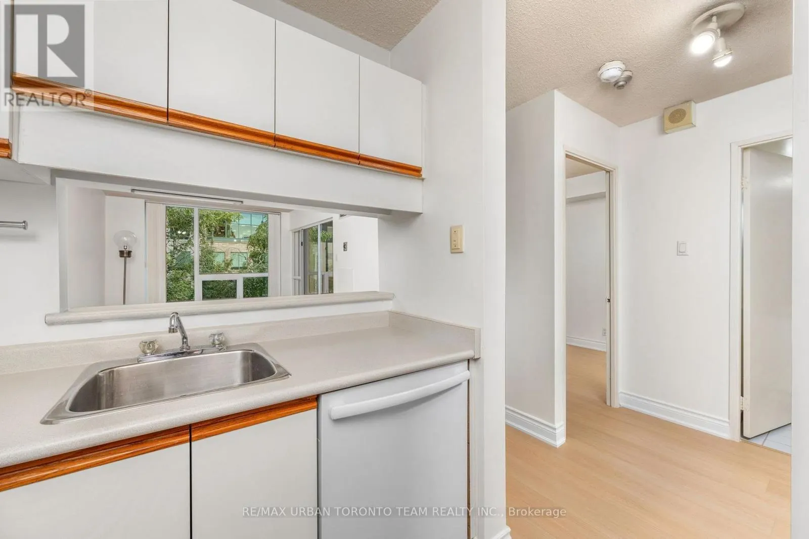418 - 92 KING STREET E