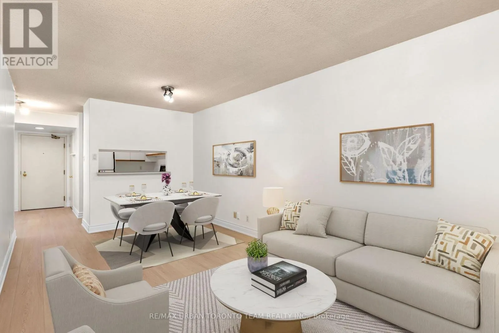 418 - 92 KING STREET E