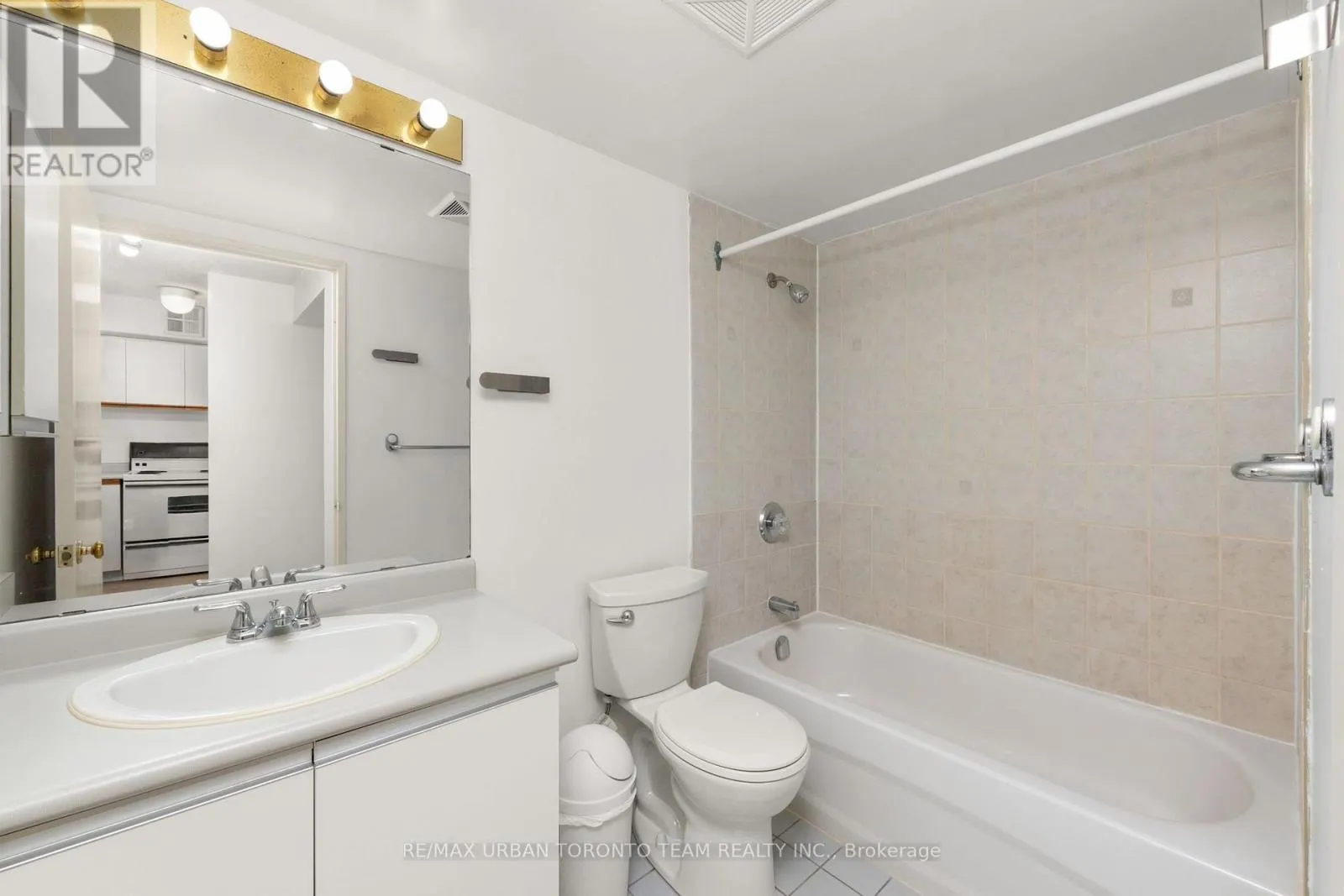 418 - 92 KING STREET E