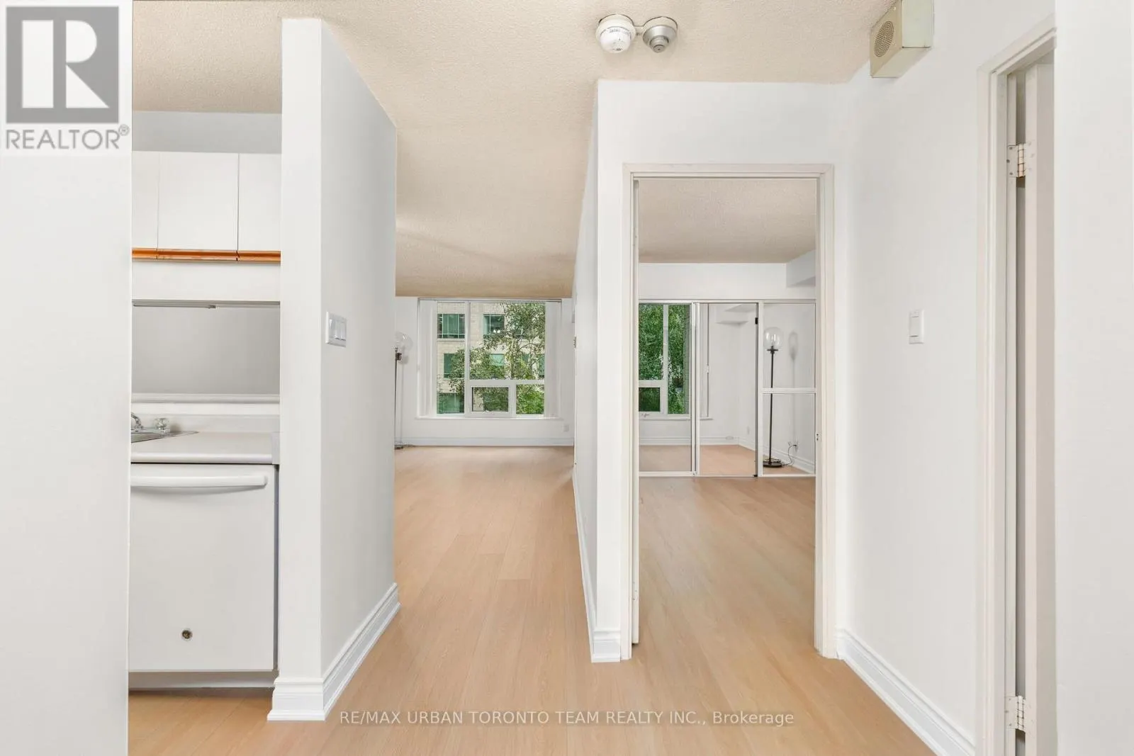 418 - 92 KING STREET E