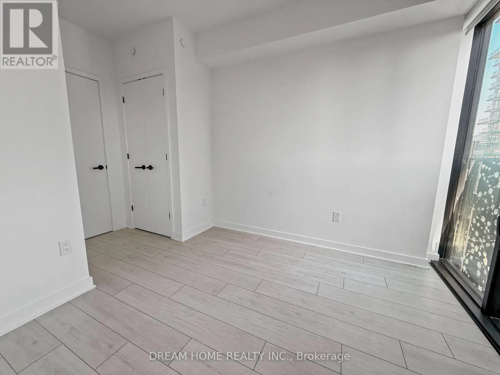 1413 - 55 CHARLES STREET E