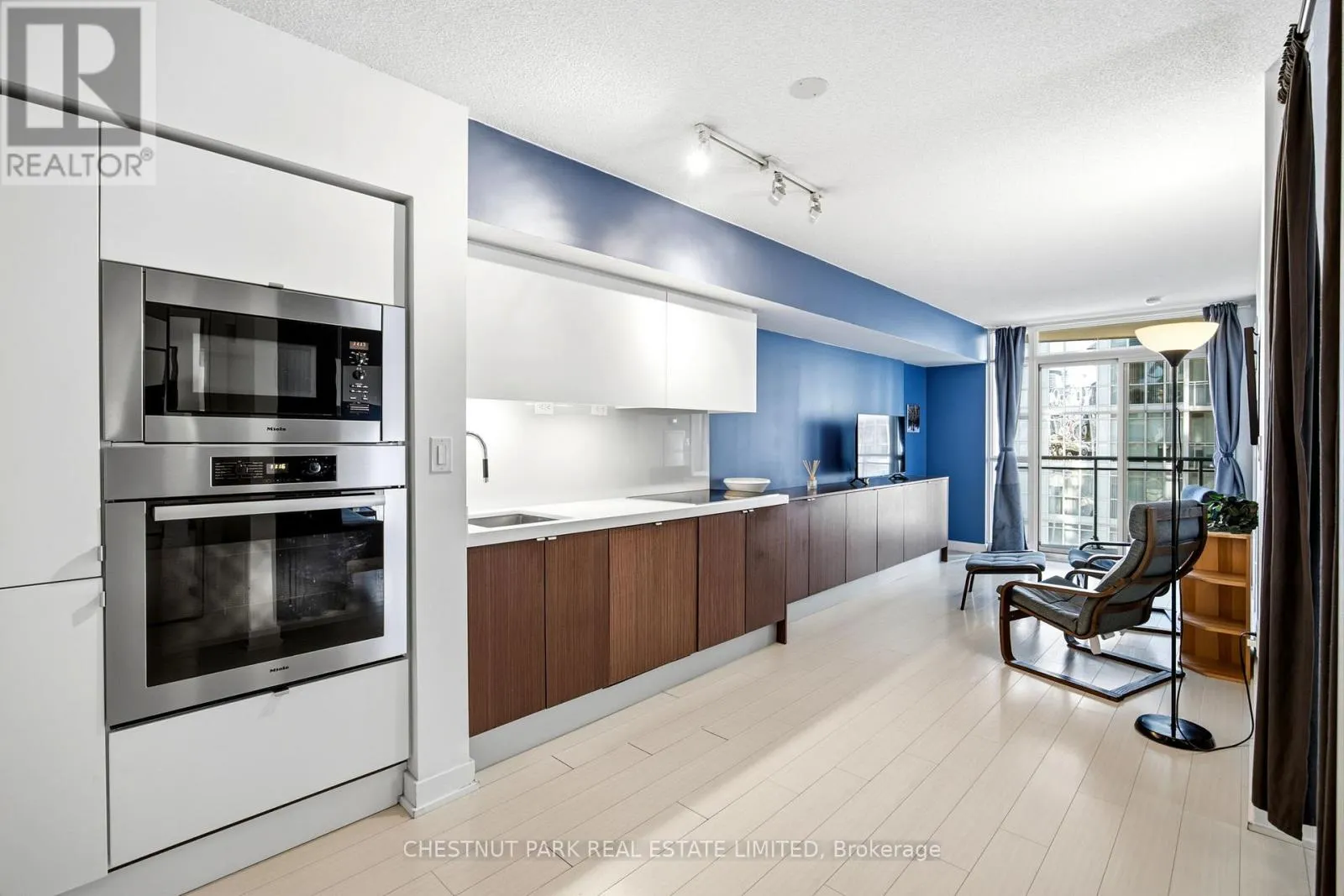 727 - 21 ICEBOAT TERRACE