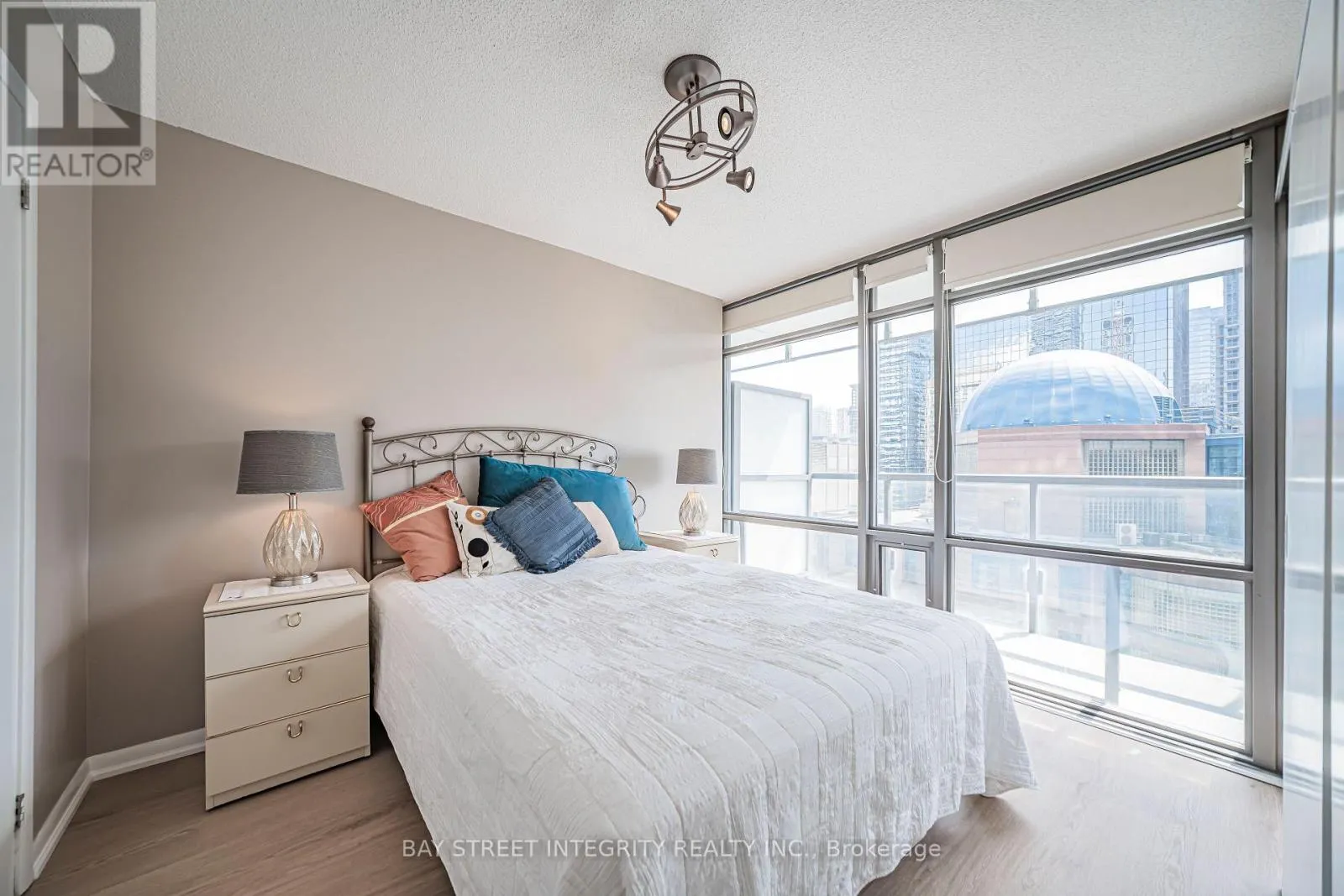 1406 - 38 GRENVILLE STREET