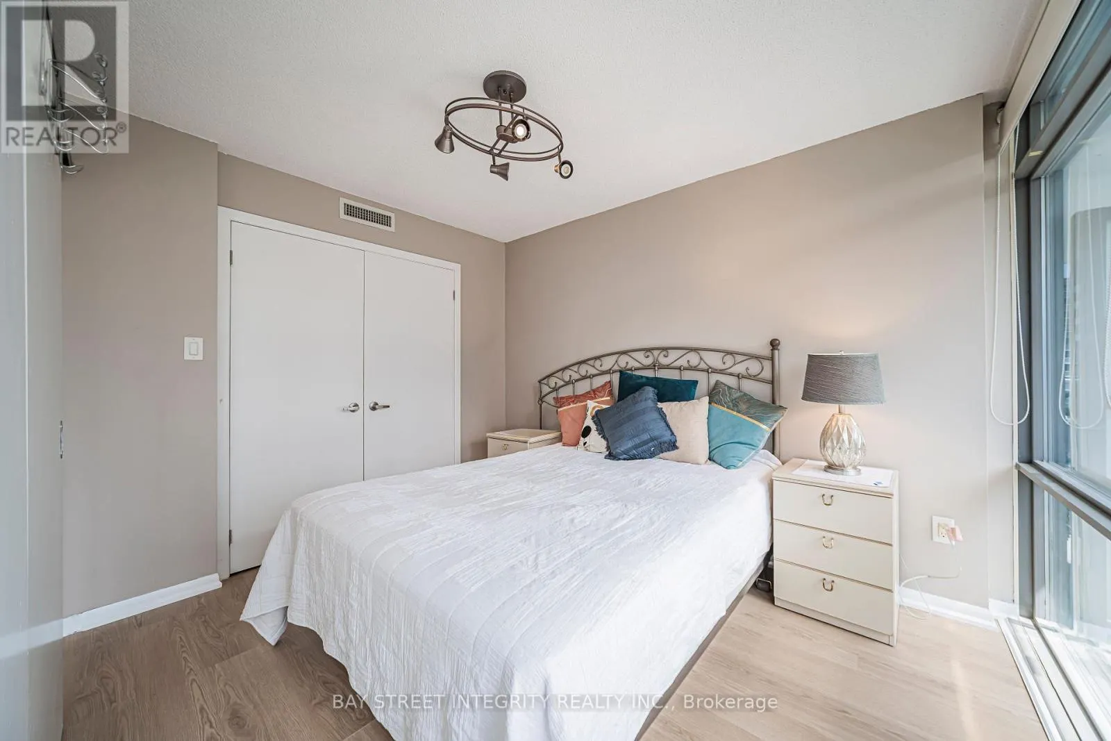 1406 - 38 GRENVILLE STREET