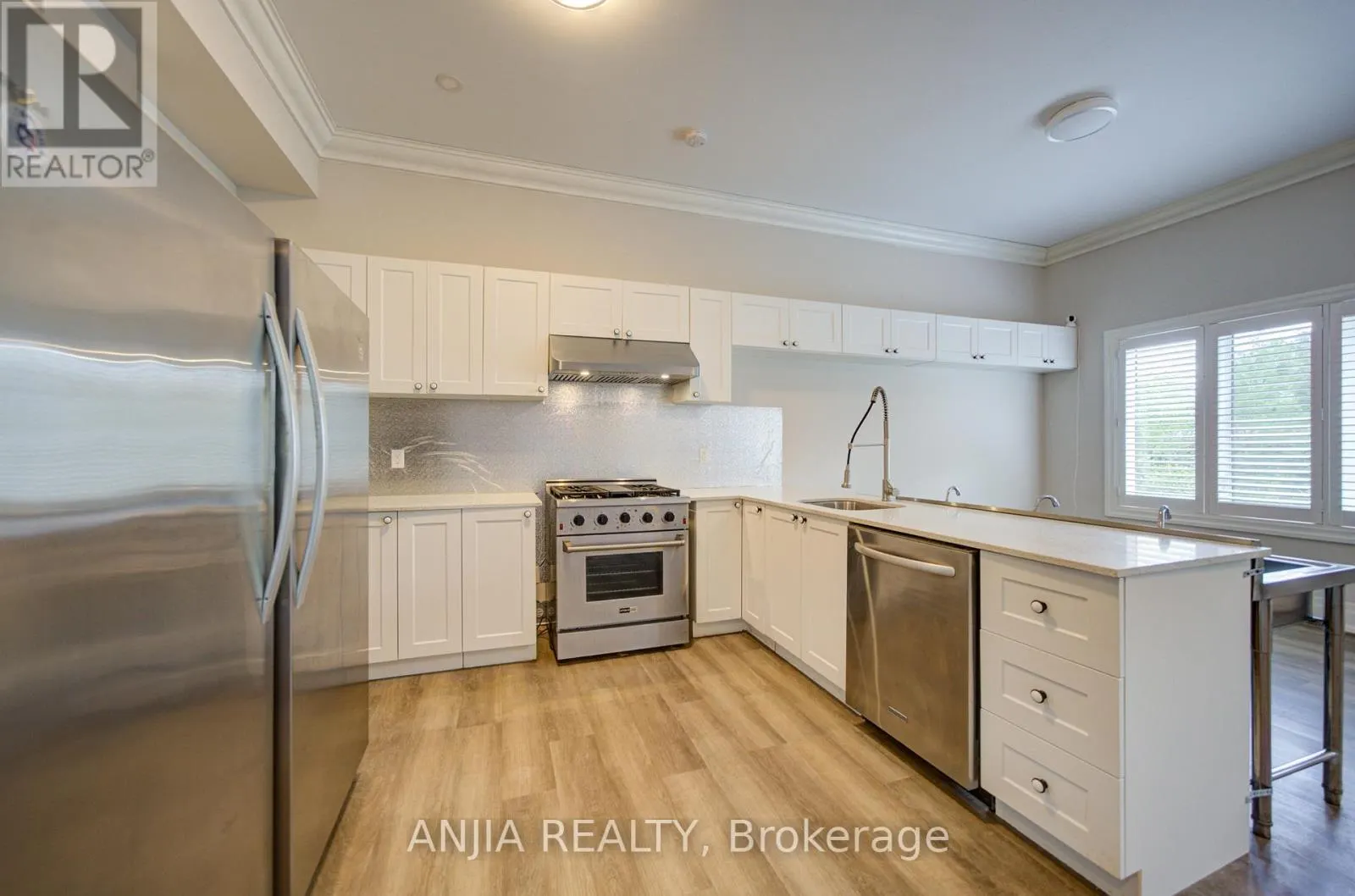 2652 VICTORIA PARK AVENUE
