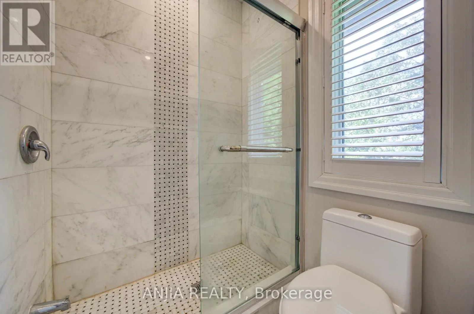 2652 VICTORIA PARK AVENUE