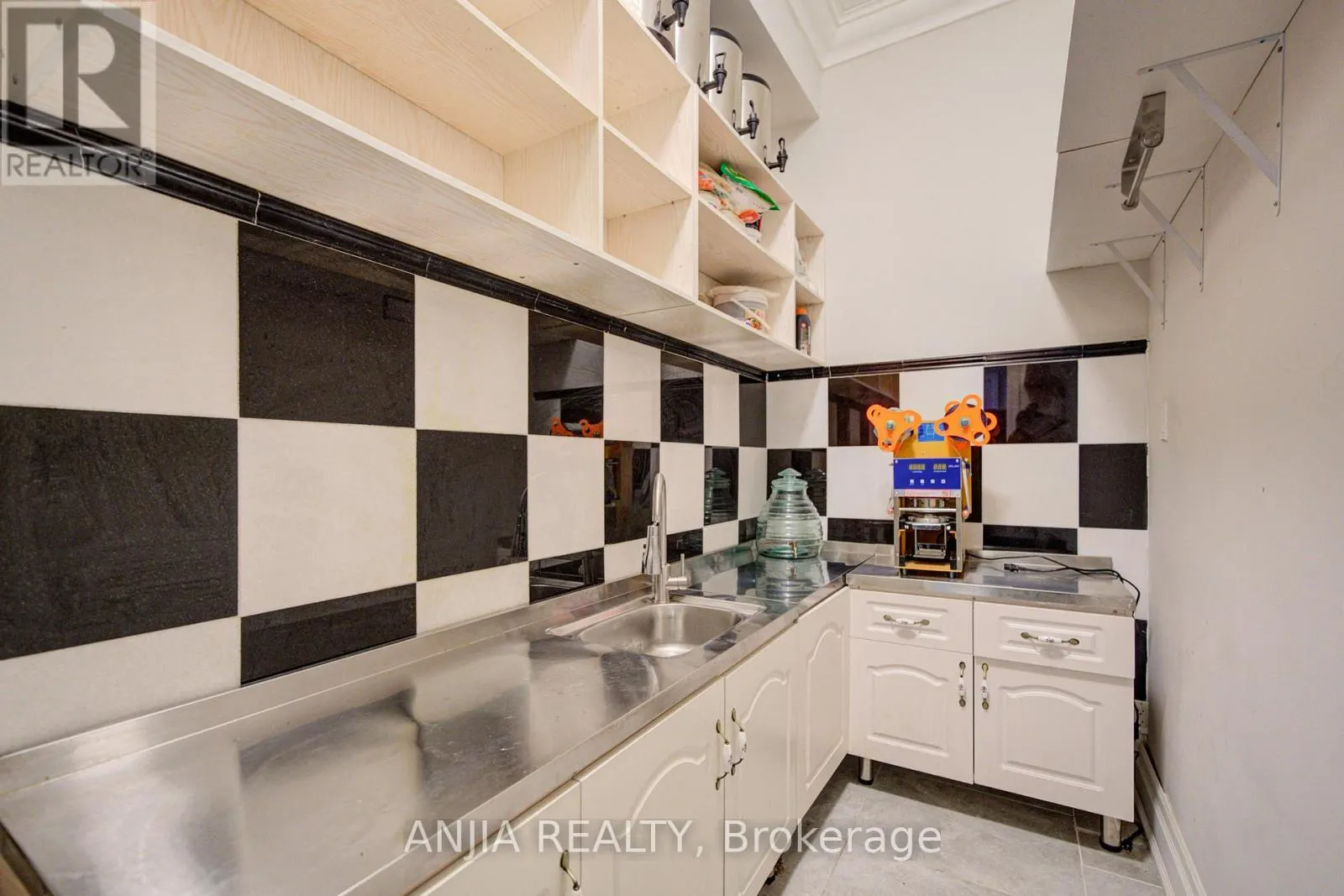 2652 VICTORIA PARK AVENUE
