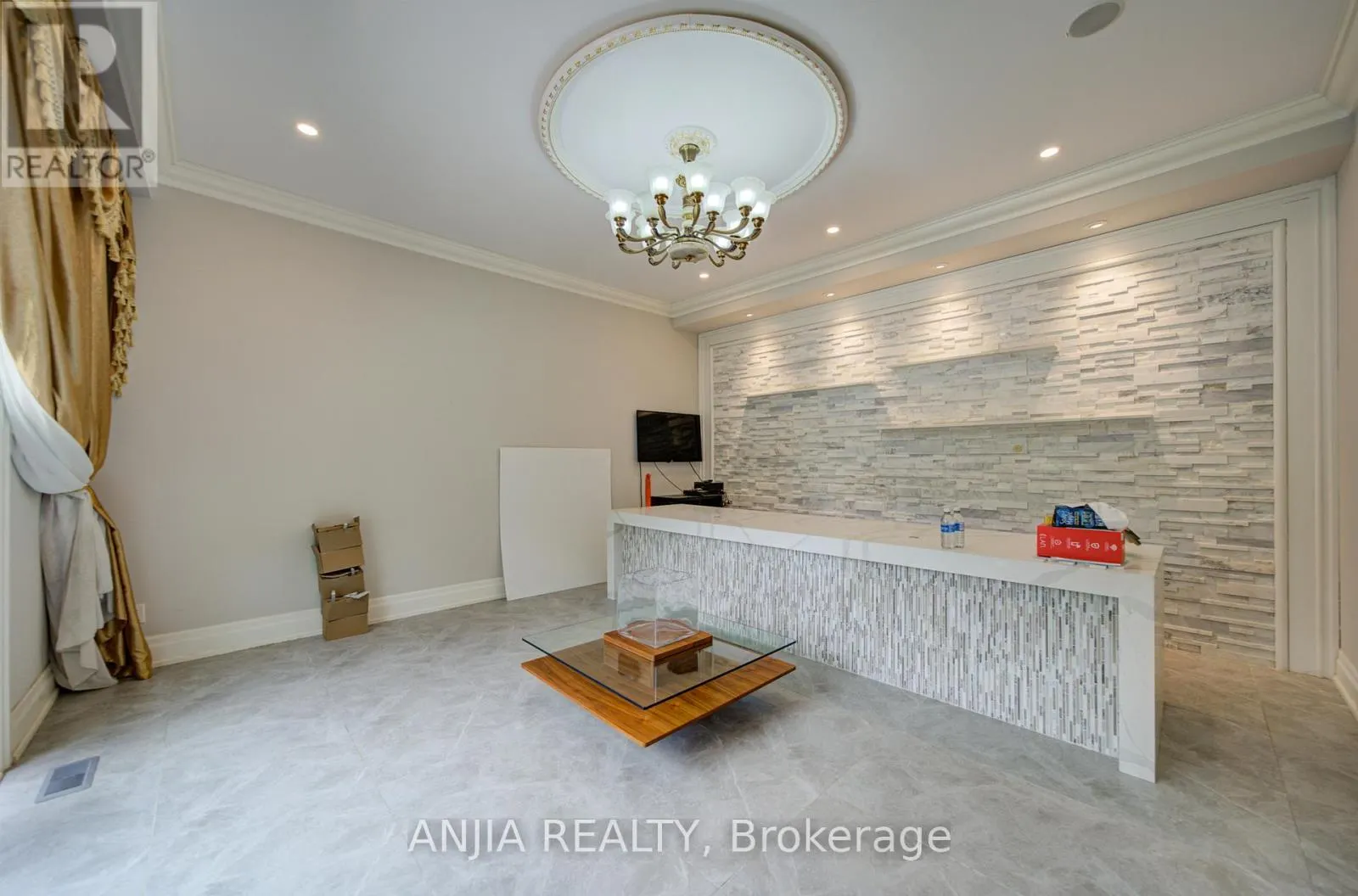 2652 VICTORIA PARK AVENUE