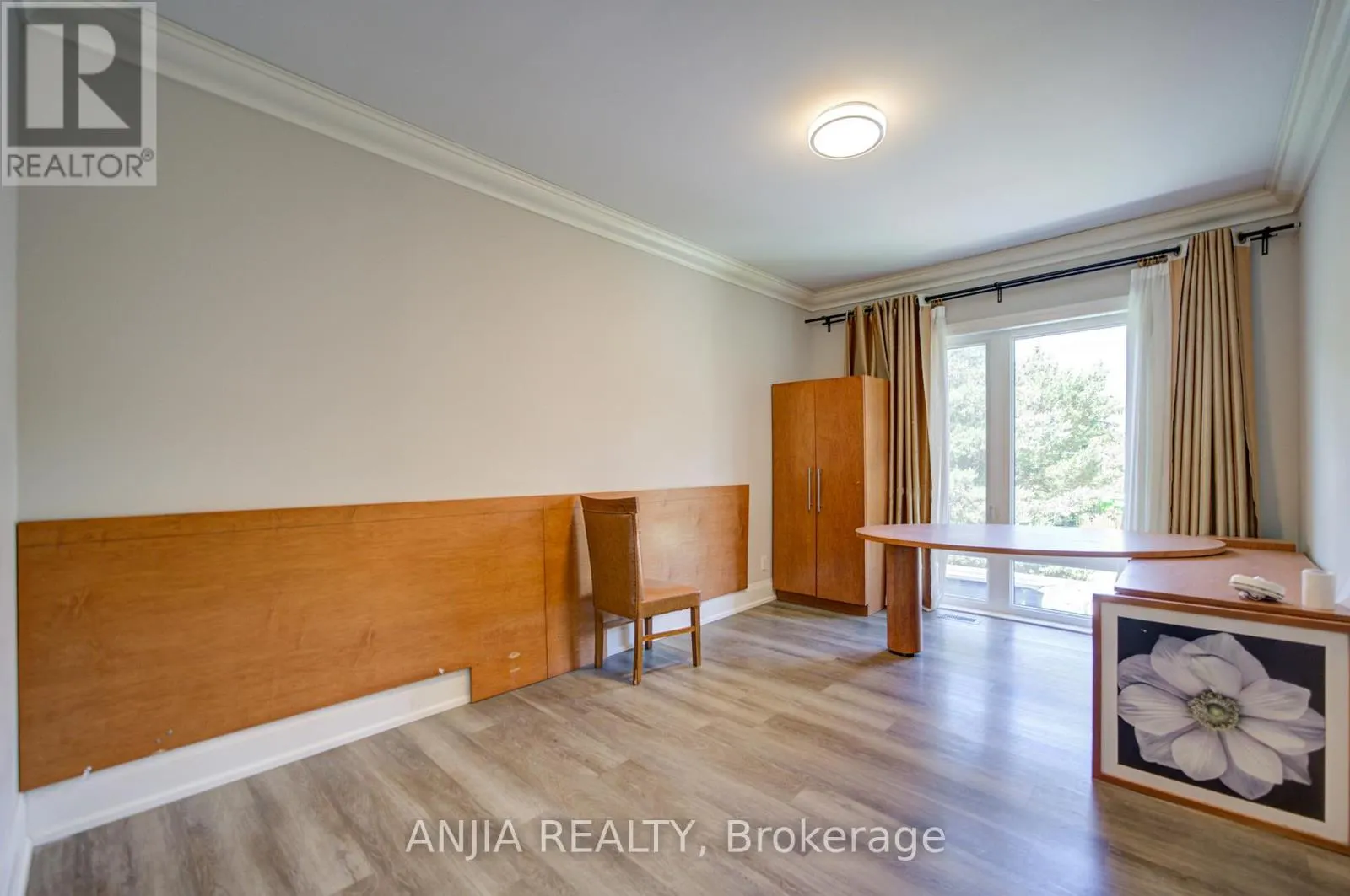 2652 VICTORIA PARK AVENUE