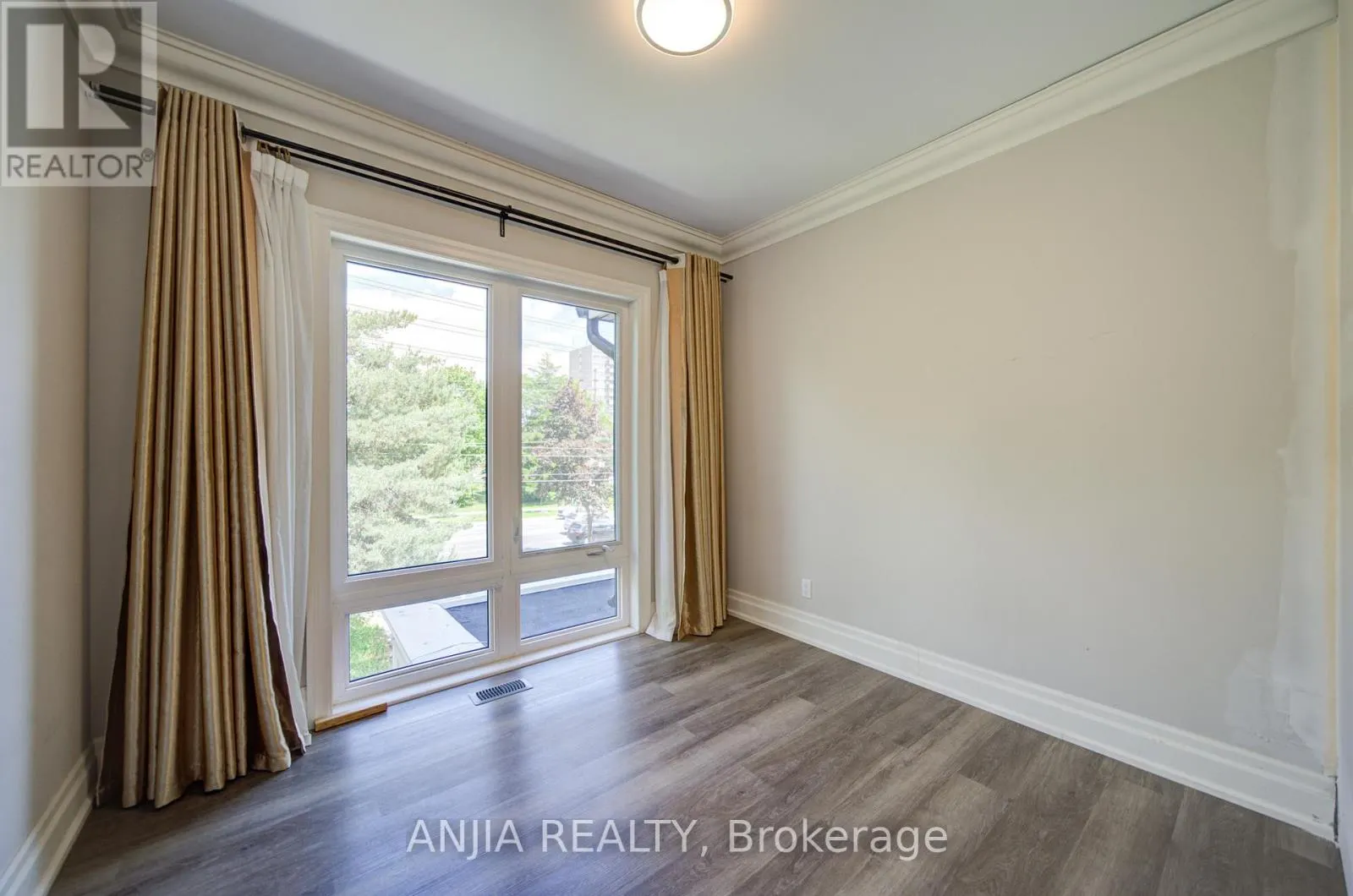 2652 VICTORIA PARK AVENUE