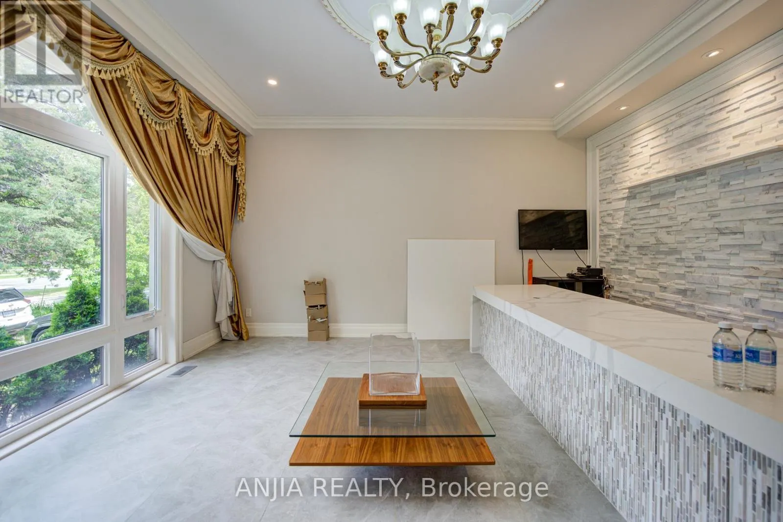2652 VICTORIA PARK AVENUE