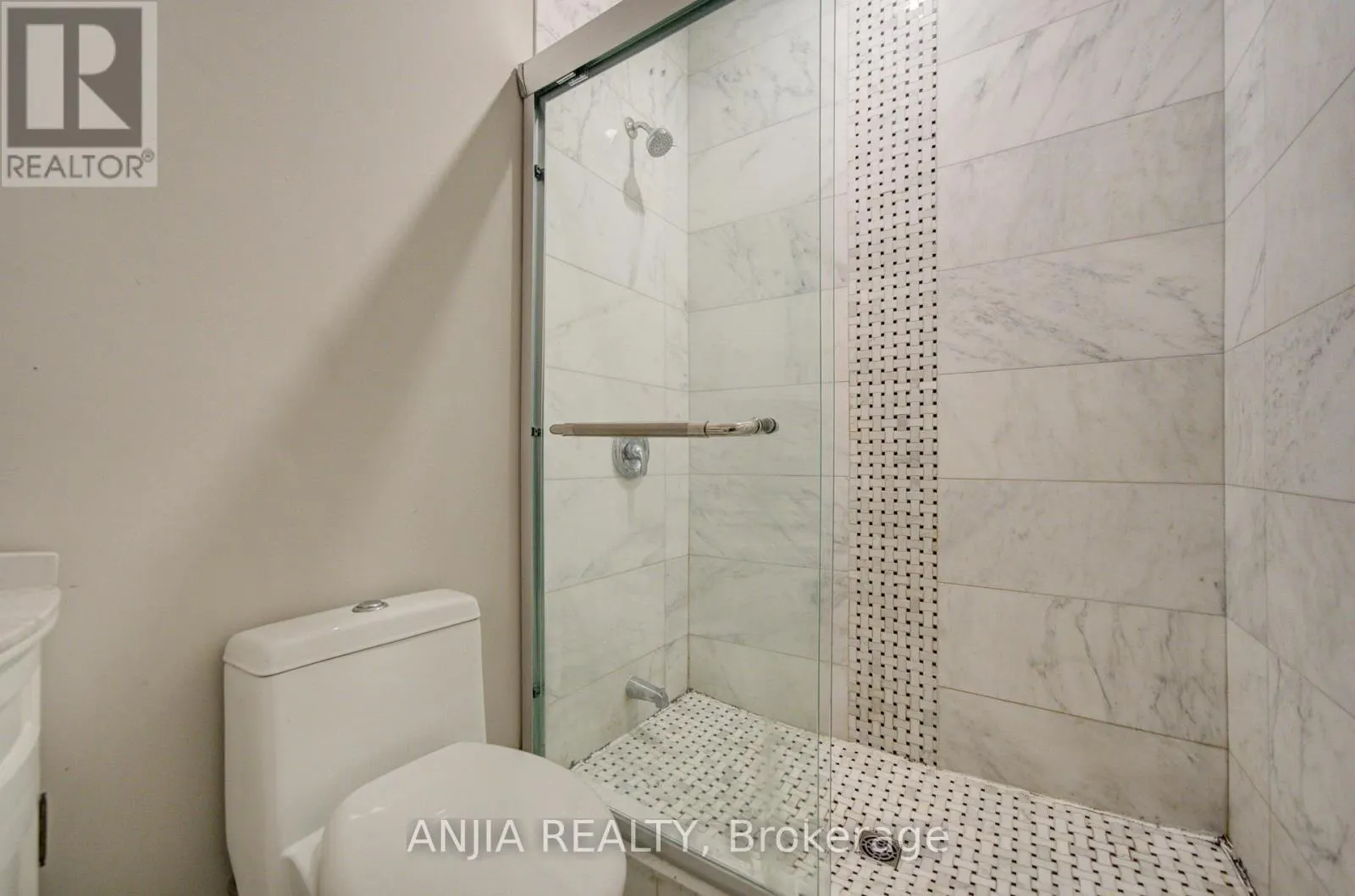2652 VICTORIA PARK AVENUE