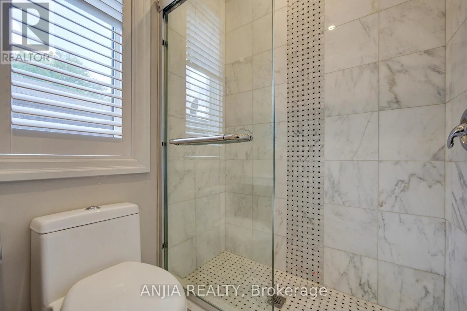 2652 VICTORIA PARK AVENUE