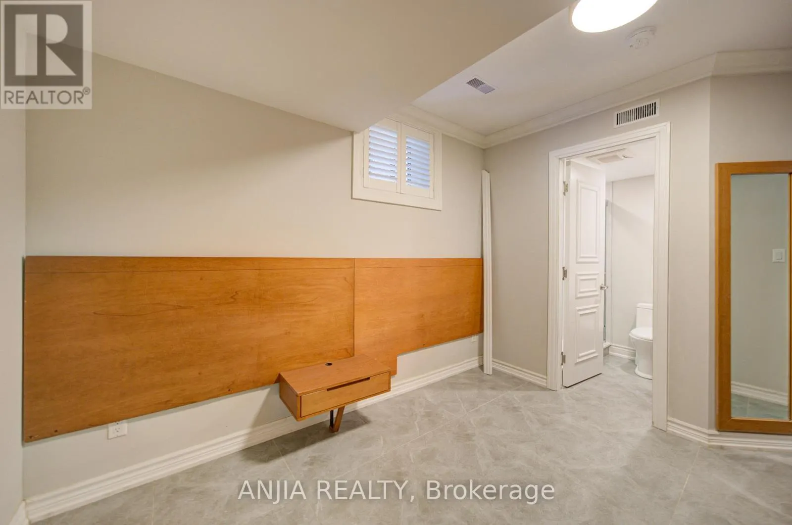 2652 VICTORIA PARK AVENUE