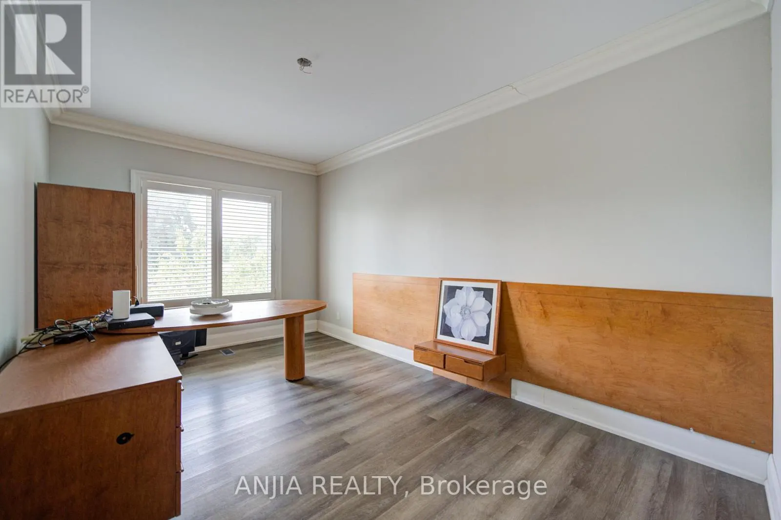 2652 VICTORIA PARK AVENUE