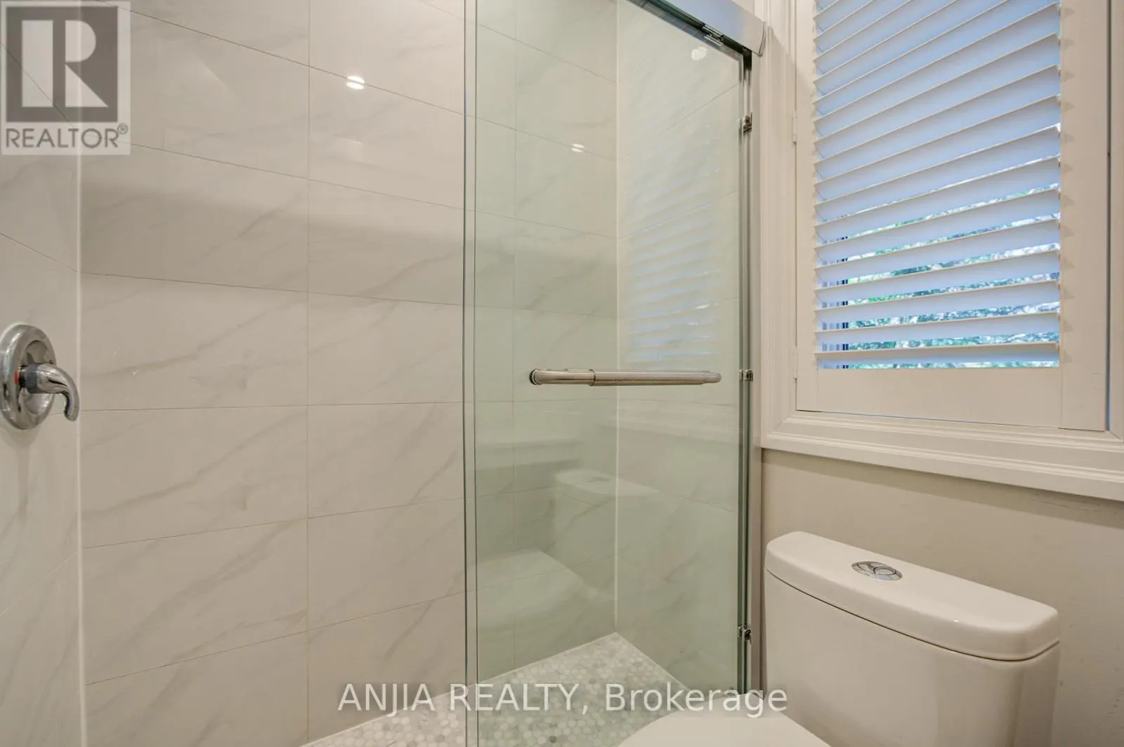 2652 VICTORIA PARK AVENUE