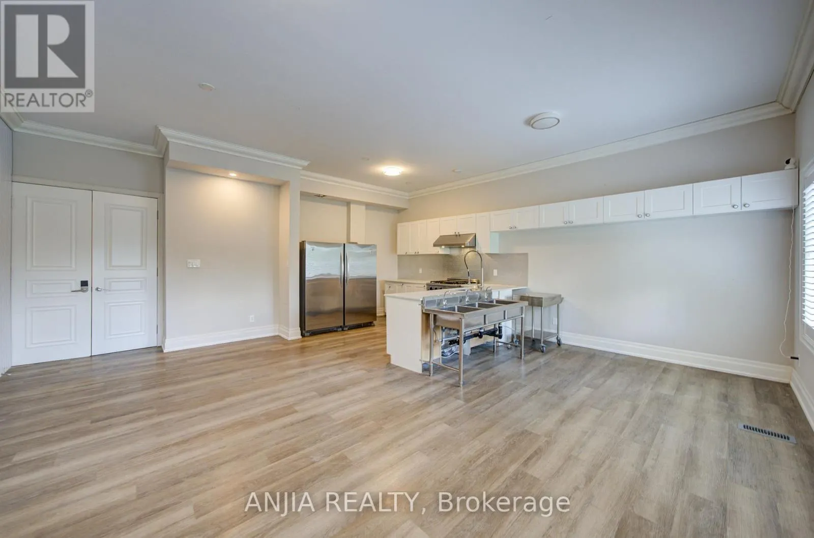 2652 VICTORIA PARK AVENUE