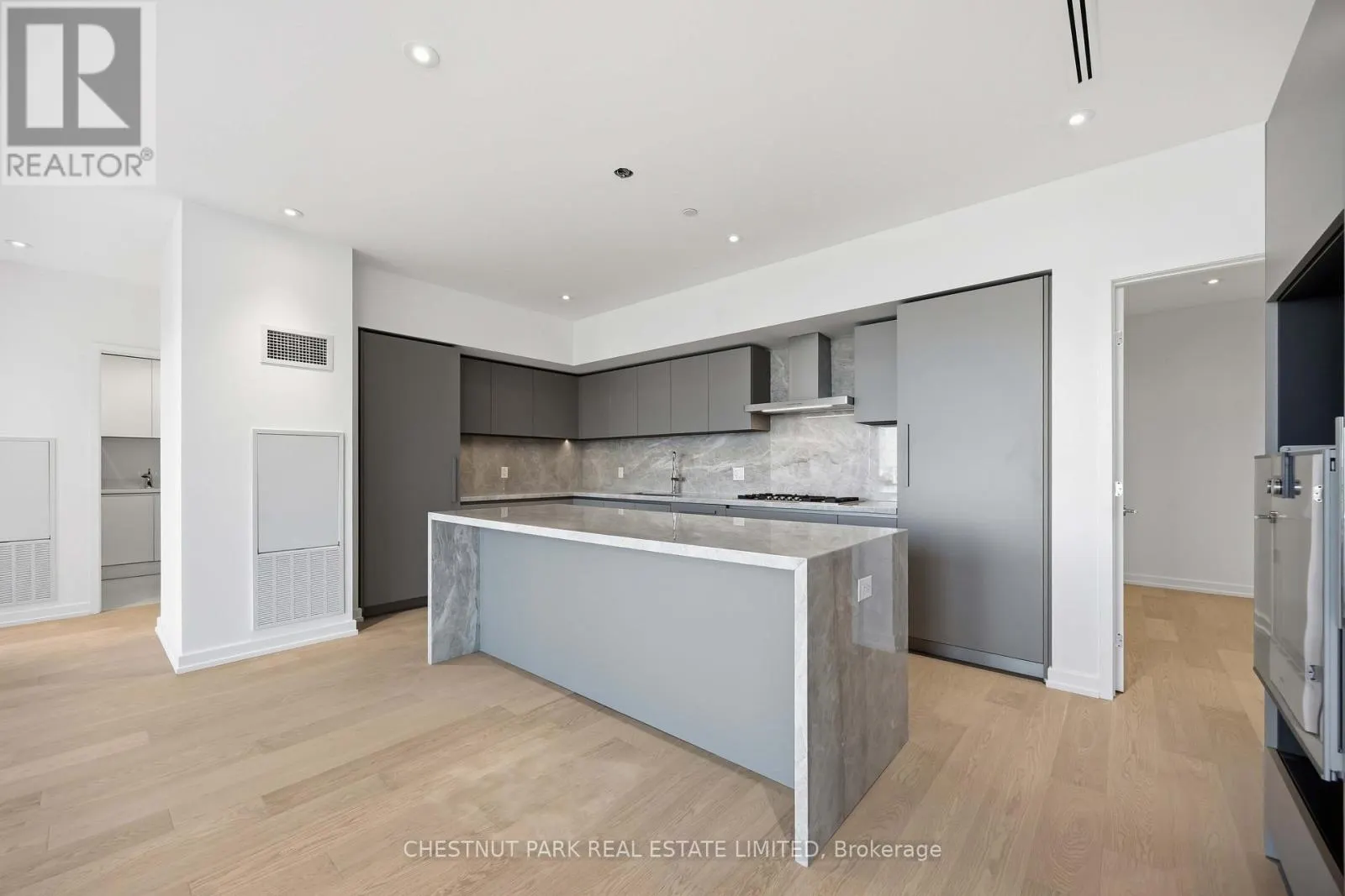 1402 - 1315 BAY STREET