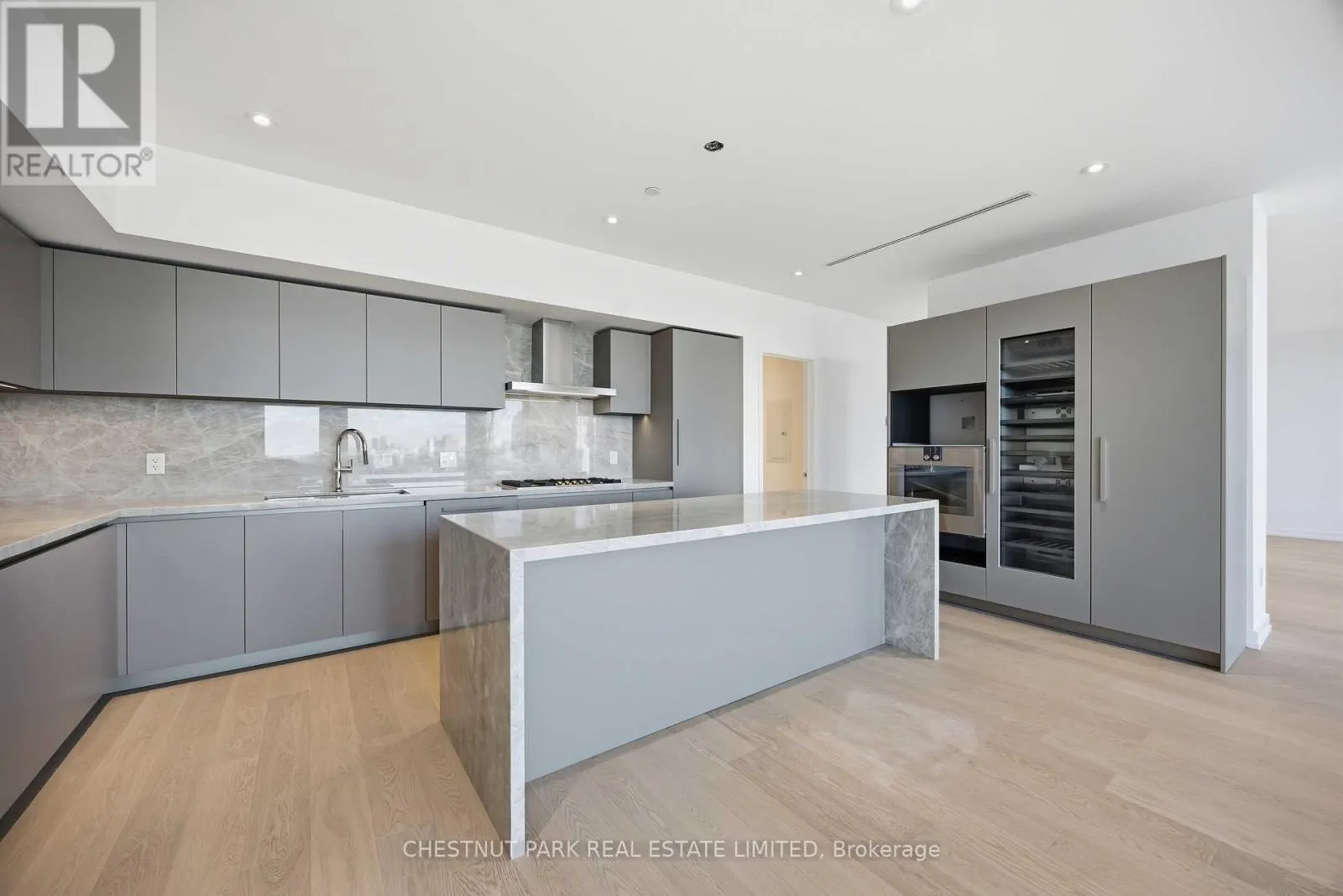 1402 - 1315 BAY STREET