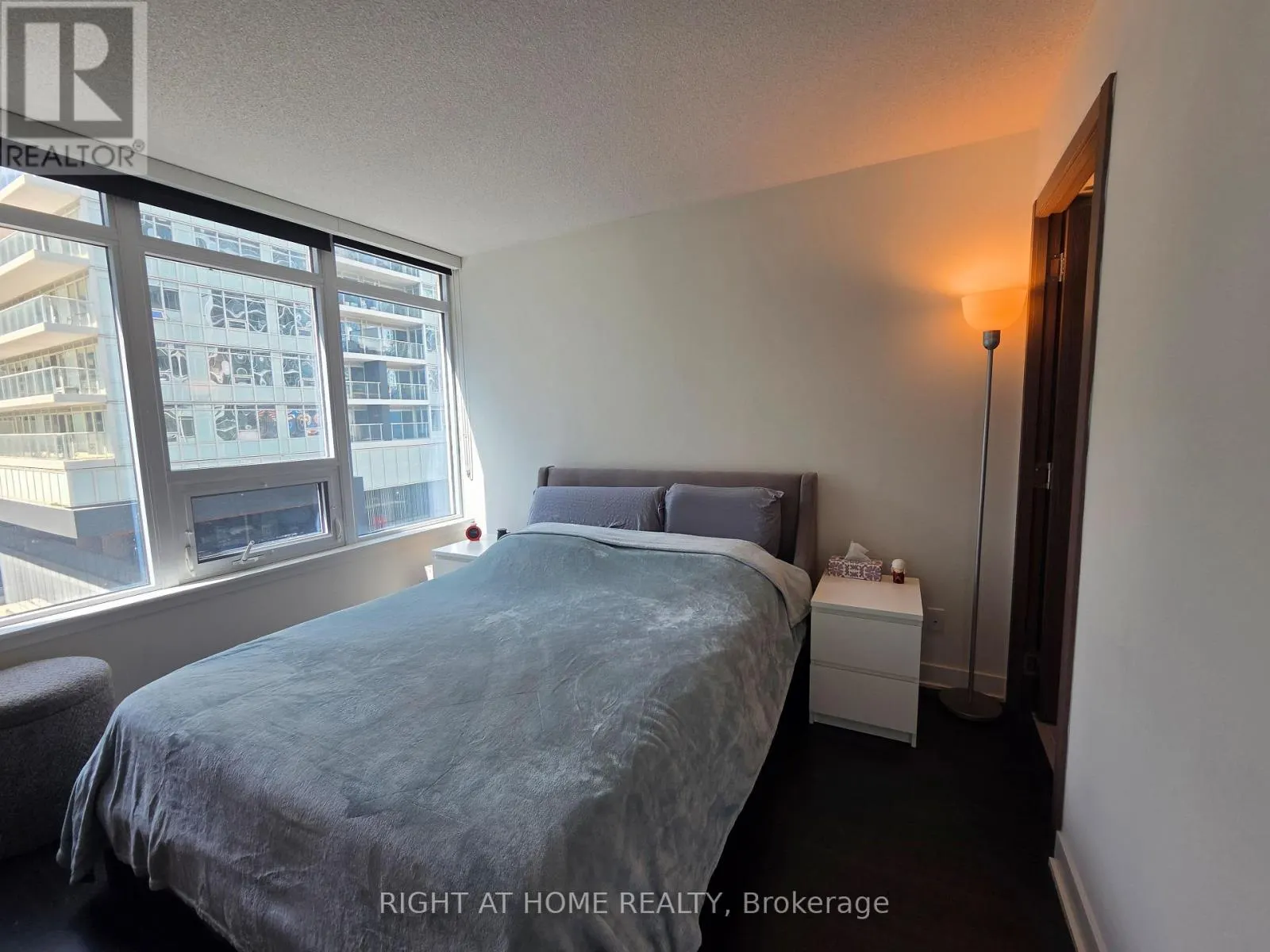 602 - 17 BATHURST STREET