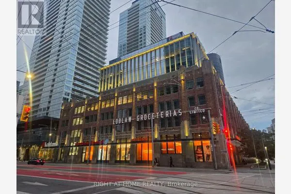 602 - 17 BATHURST STREET