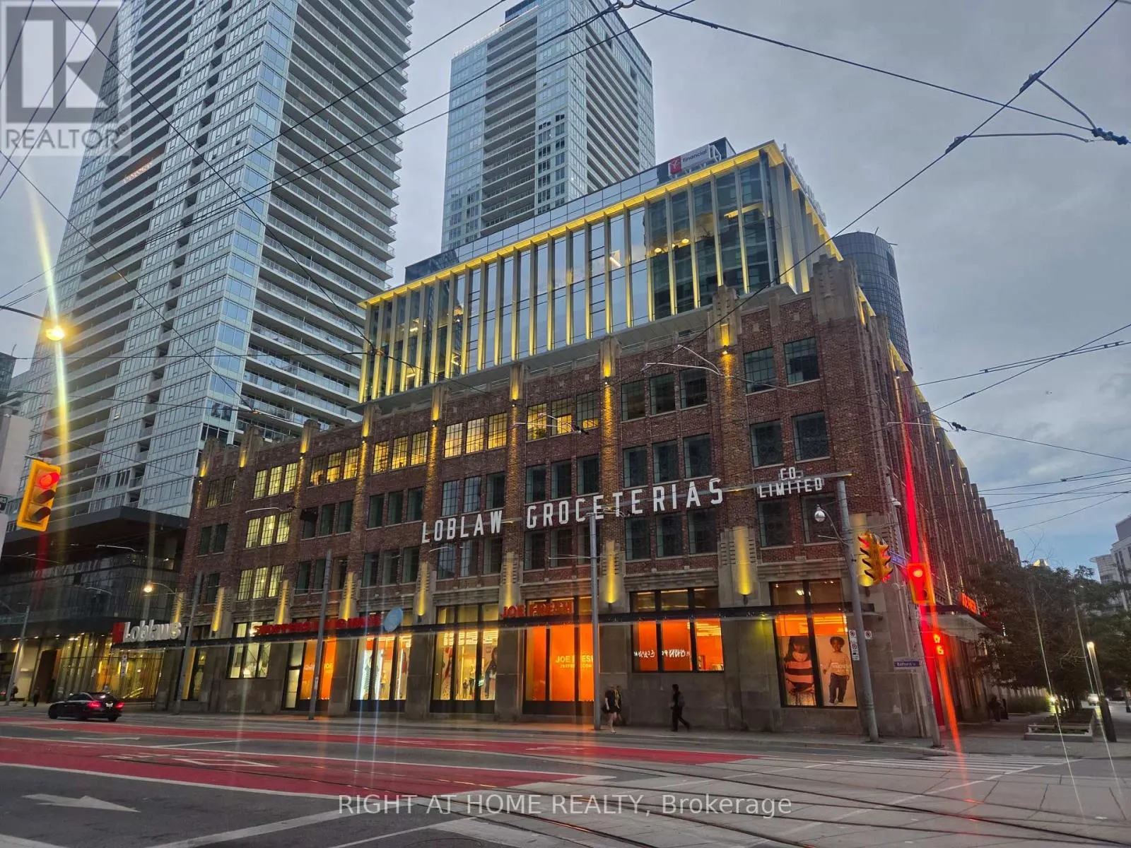 602 - 17 BATHURST STREET