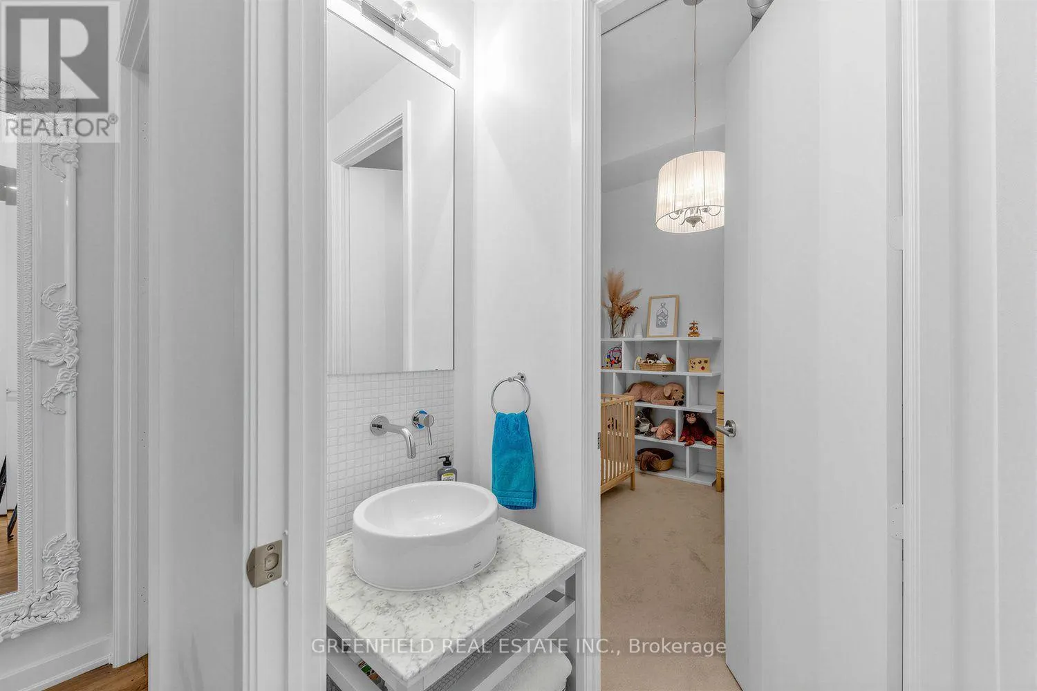 410 - 380 MACPHERSON AVENUE N
