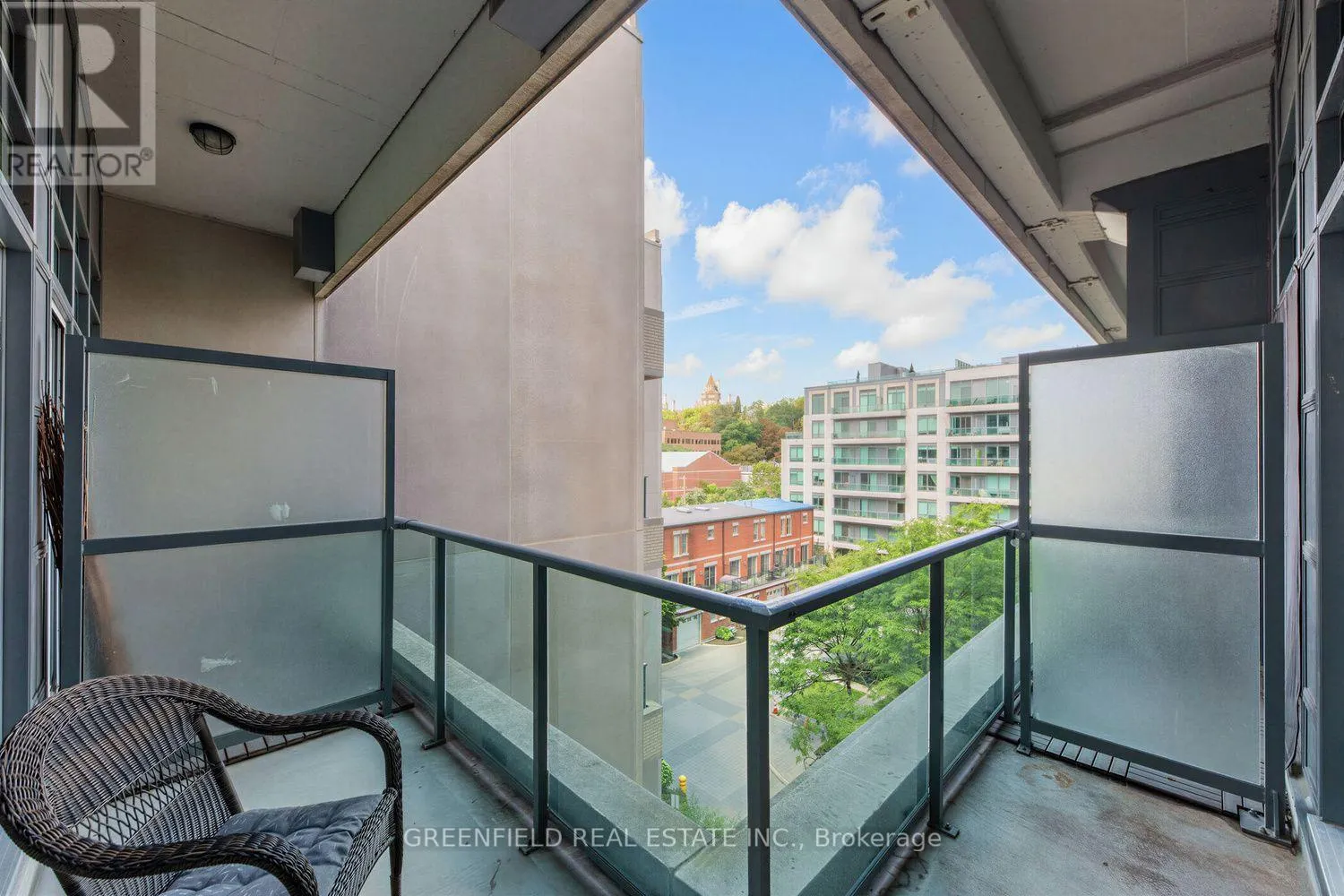 410 - 380 MACPHERSON AVENUE N
