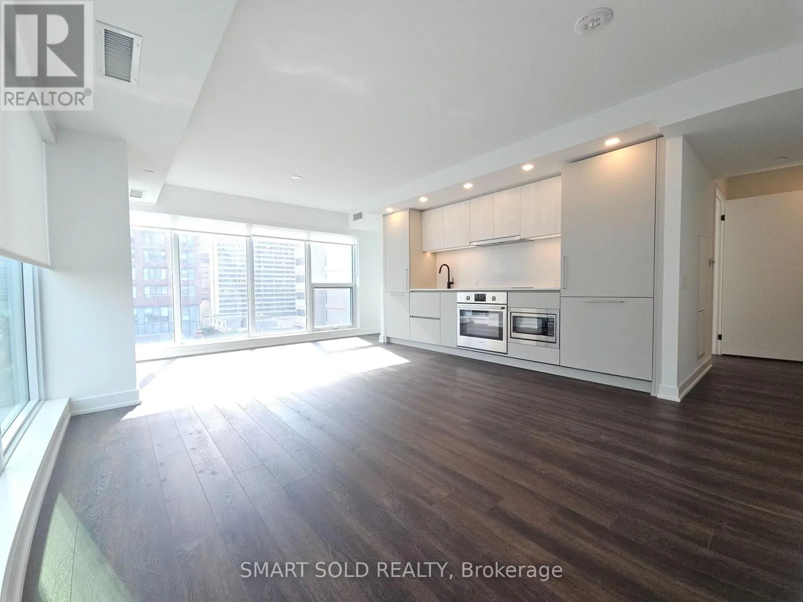 702 - 609 SHERBOURNE STREET