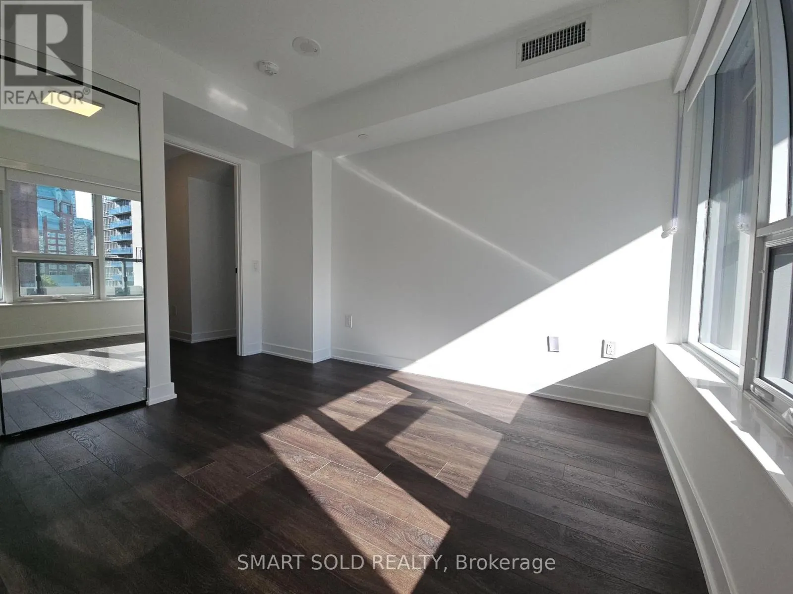 702 - 609 SHERBOURNE STREET