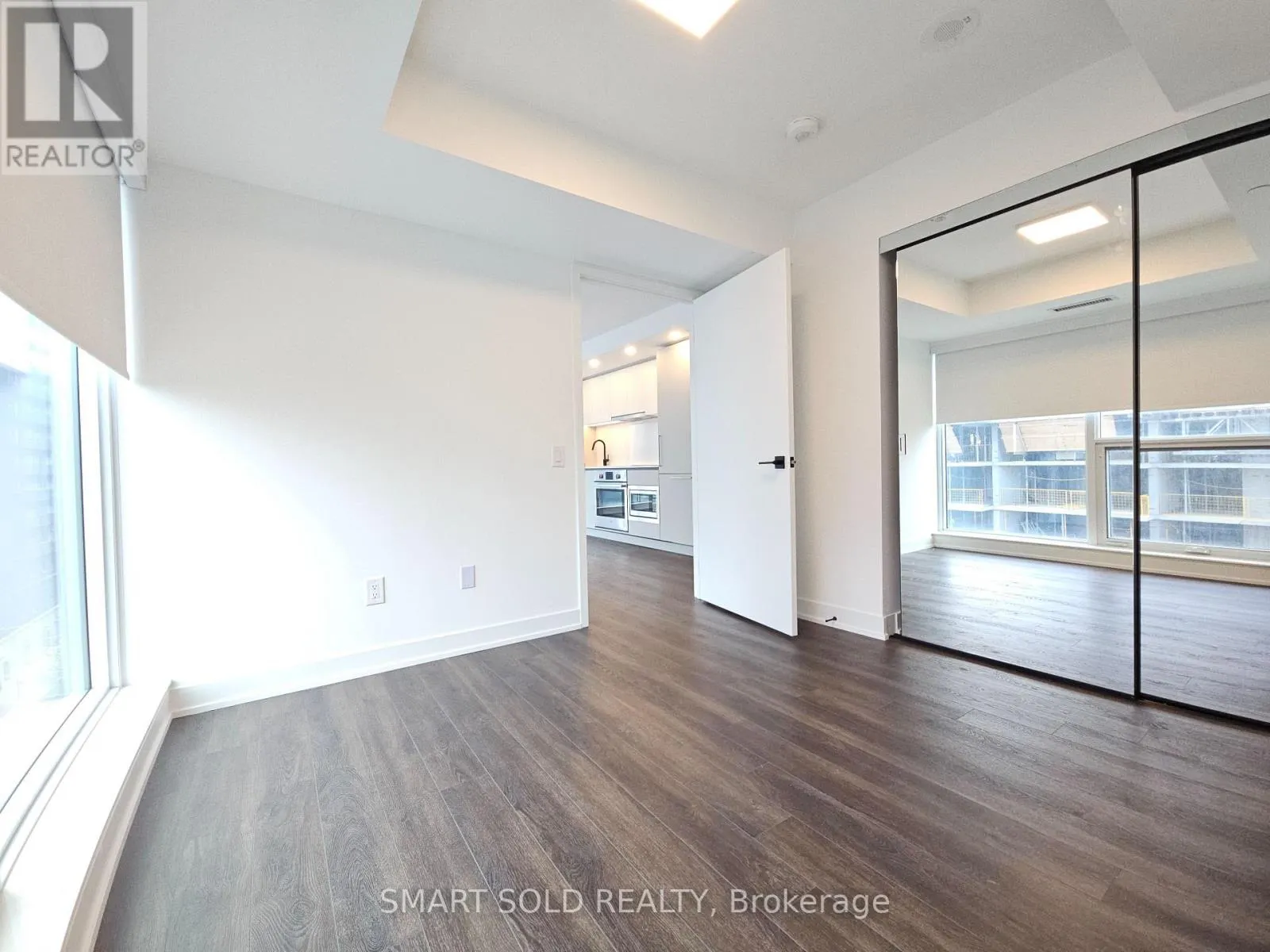 702 - 609 SHERBOURNE STREET
