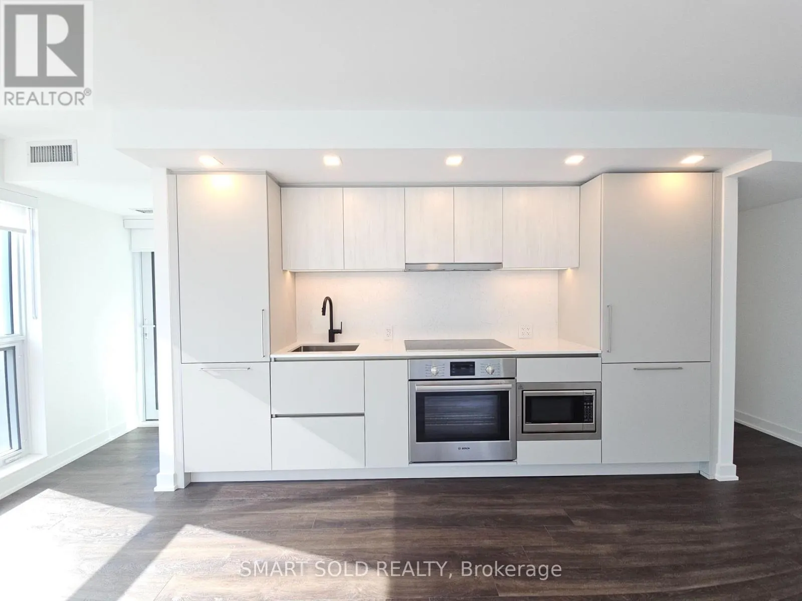 702 - 609 SHERBOURNE STREET