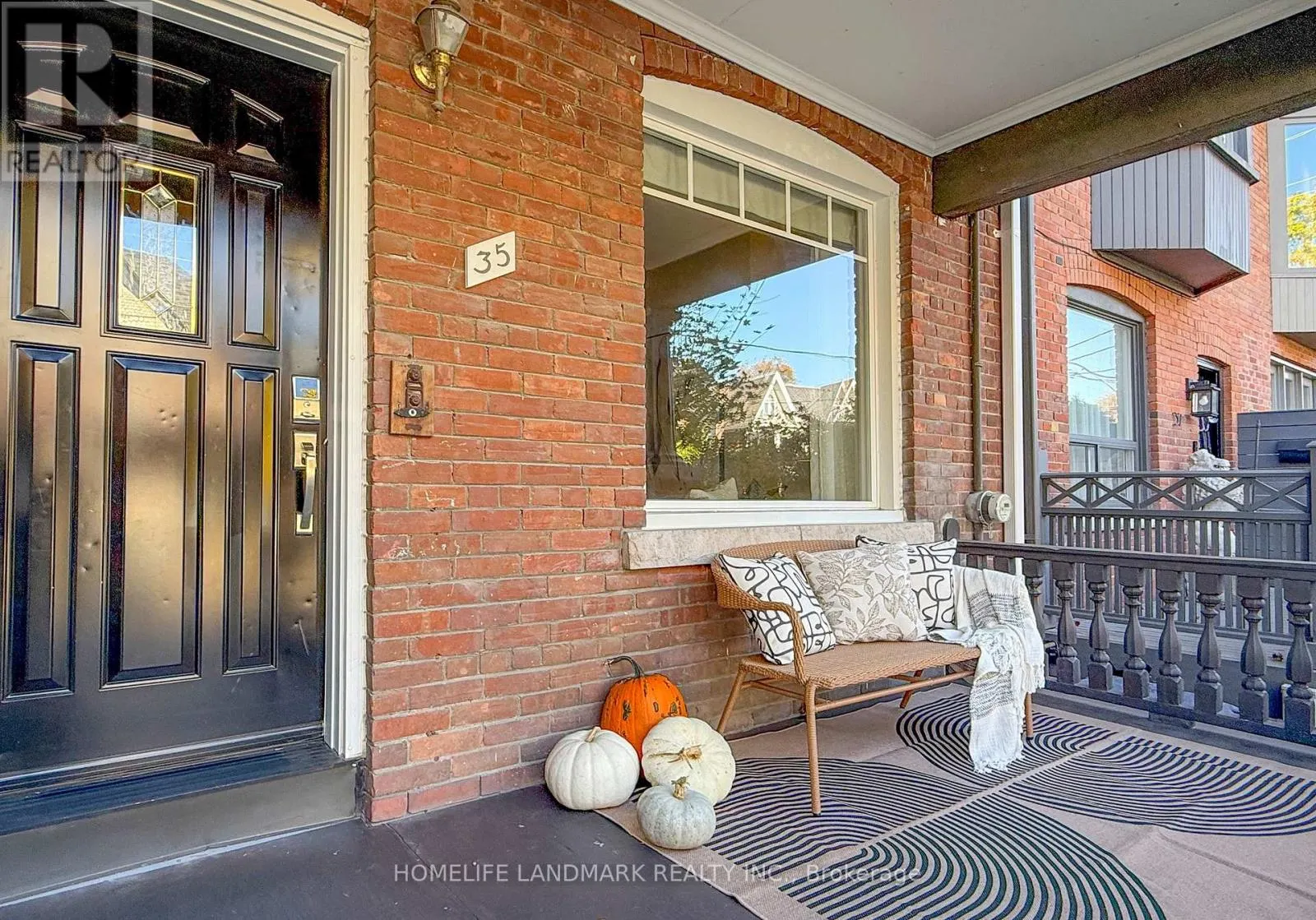 35 DUPONT STREET