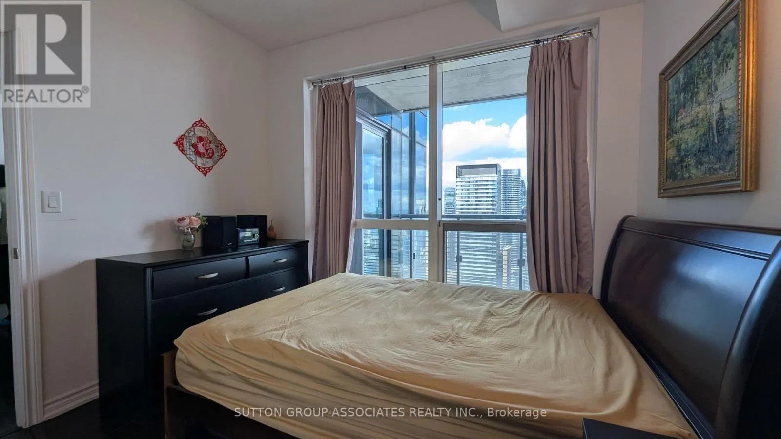 4401 - 386 YONGE STREET