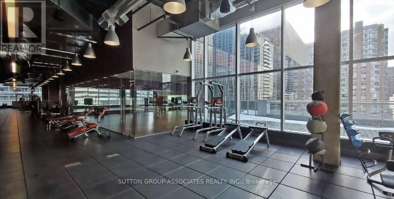 4401 - 386 YONGE STREET