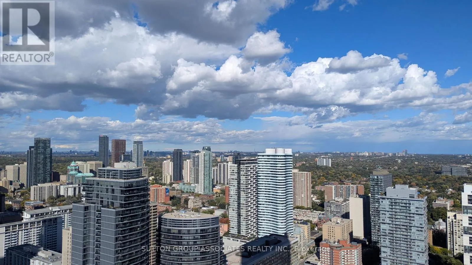 4401 - 386 YONGE STREET