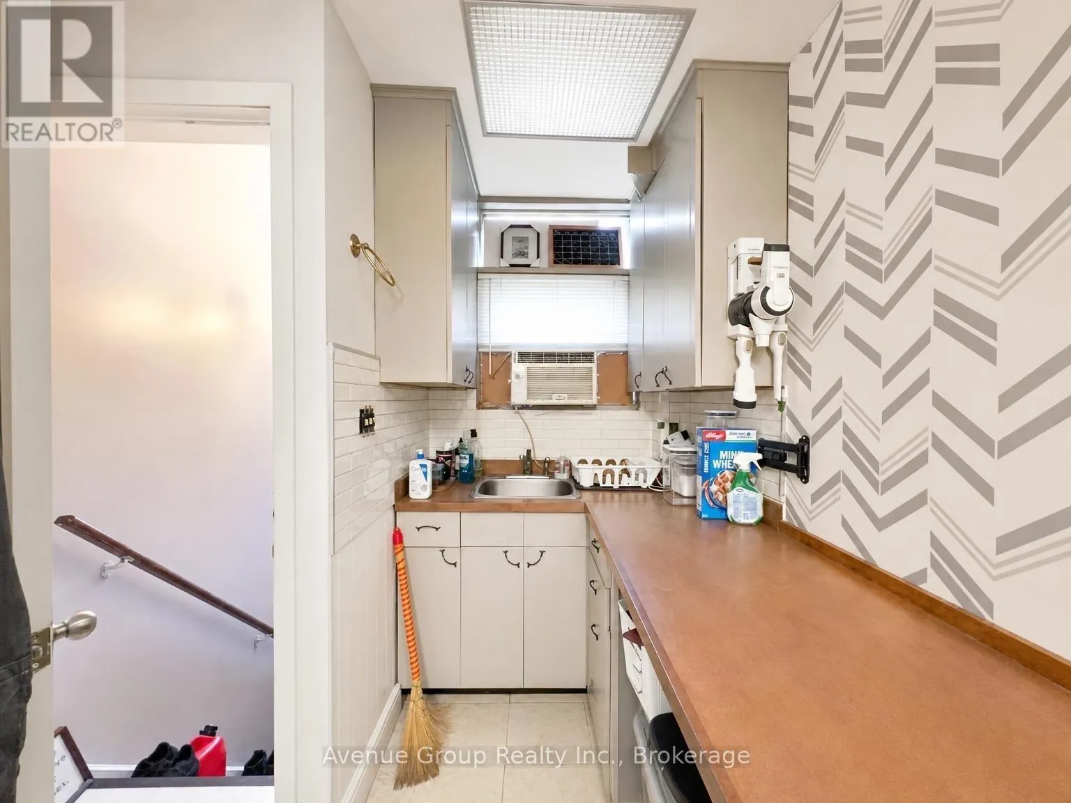 3016B BATHURST STREET