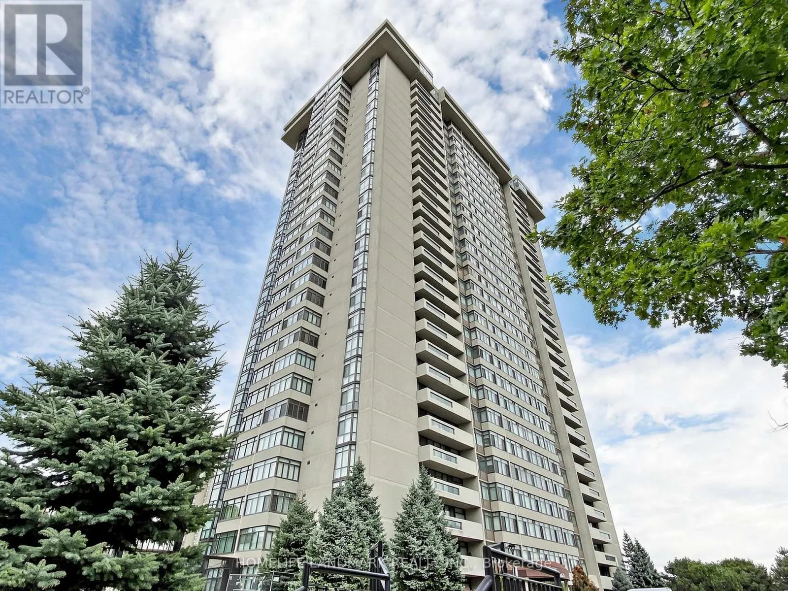 102 - 1555 FINCH AVENUE E