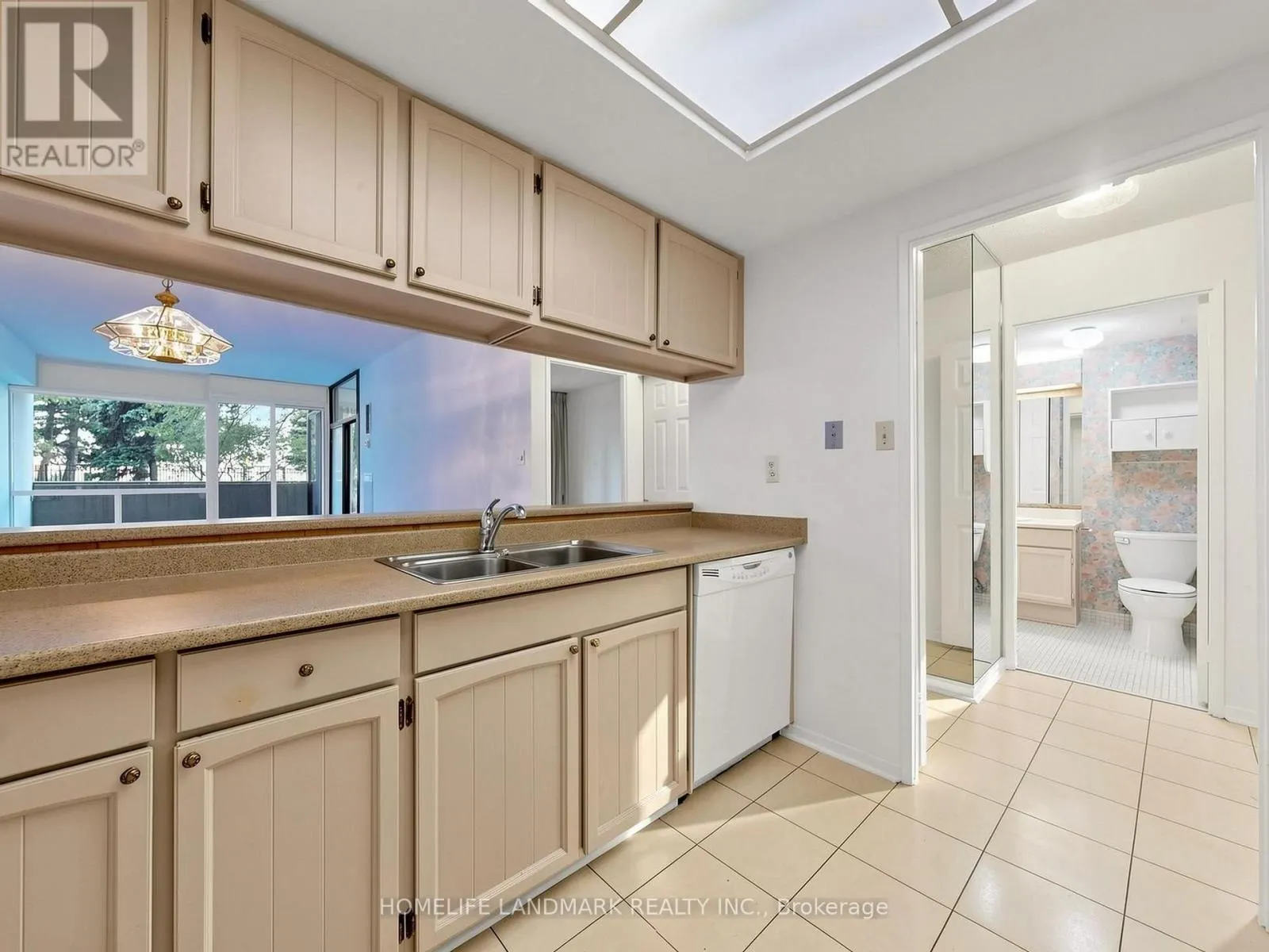102 - 1555 FINCH AVENUE E